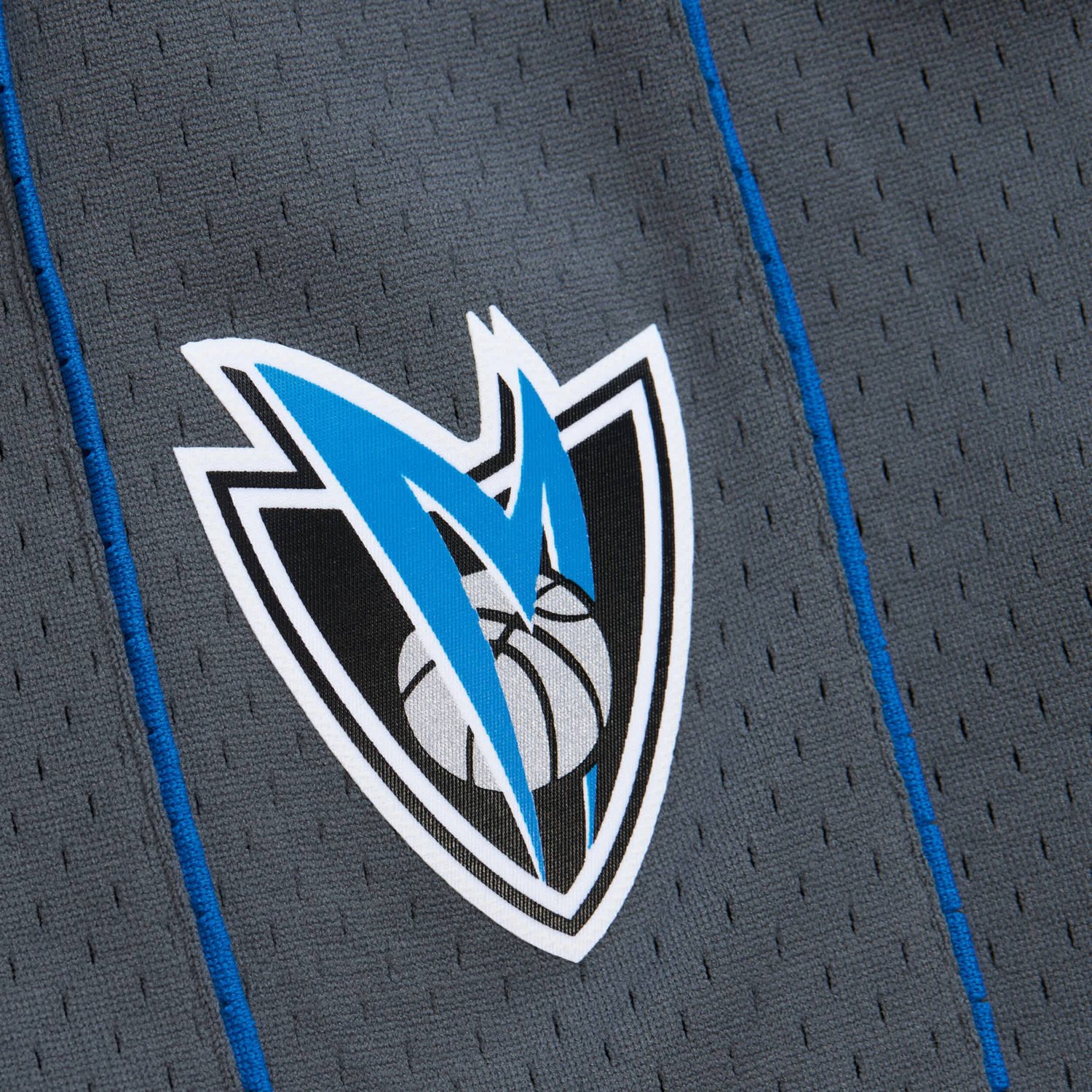 Mitchell  Ness Dallas Mavericks 2003 04 Replica Shorts - view number 4