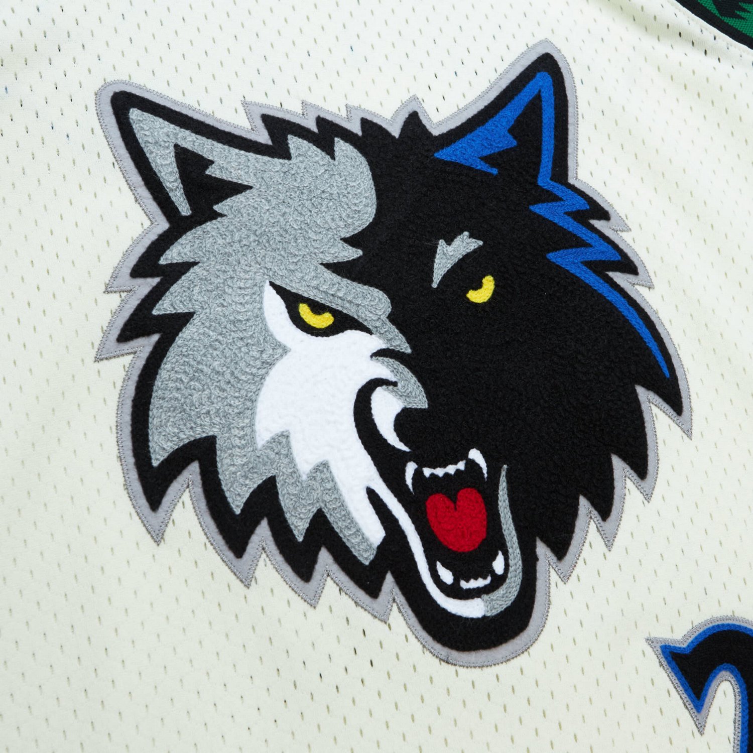 Mitchell  Ness Kevin Garnett Minnesota Timberwolves Chainstitch Swingman Jersey - view number 4