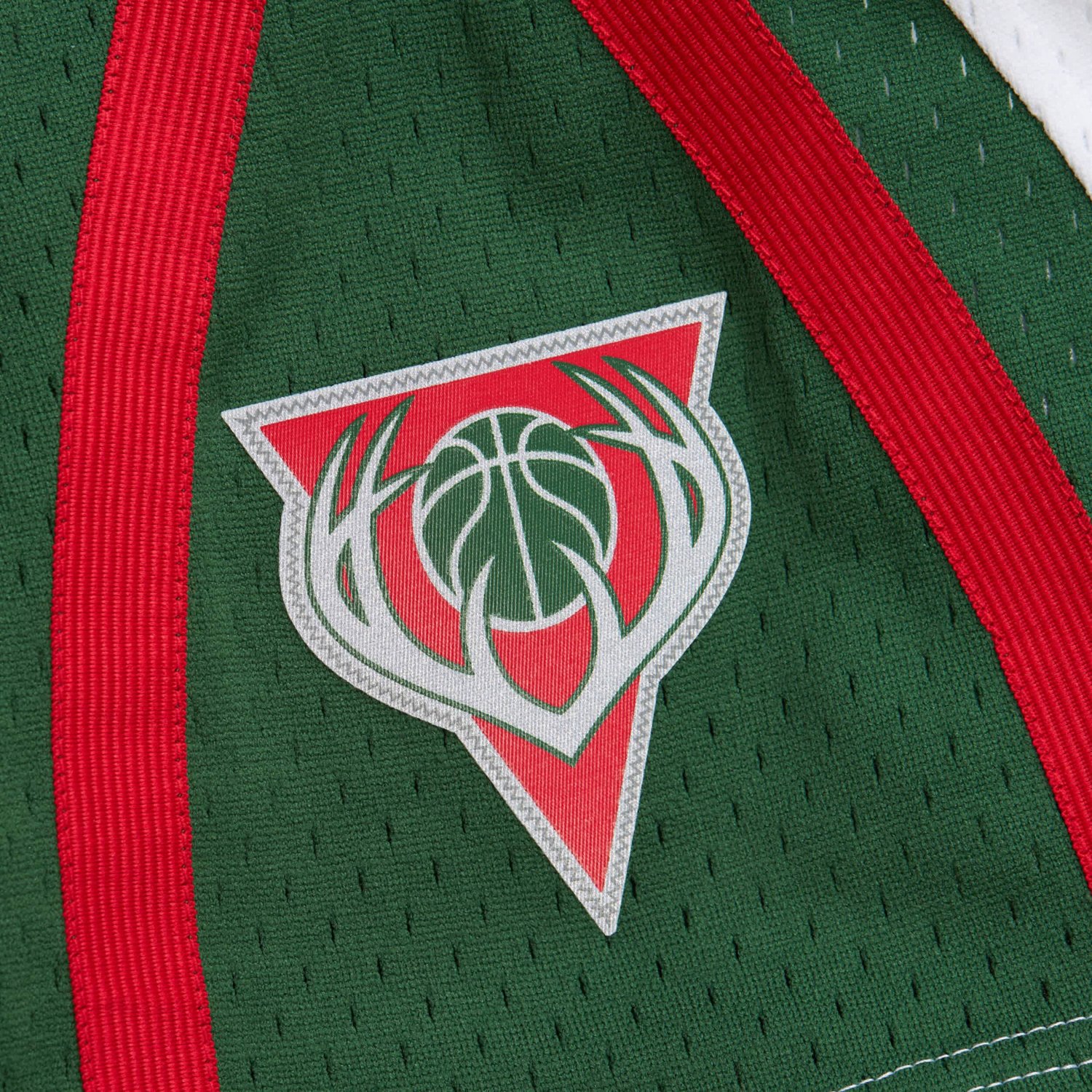 Mitchell  Ness Milwaukee Bucks 2013 14 Swingman Shorts - view number 4