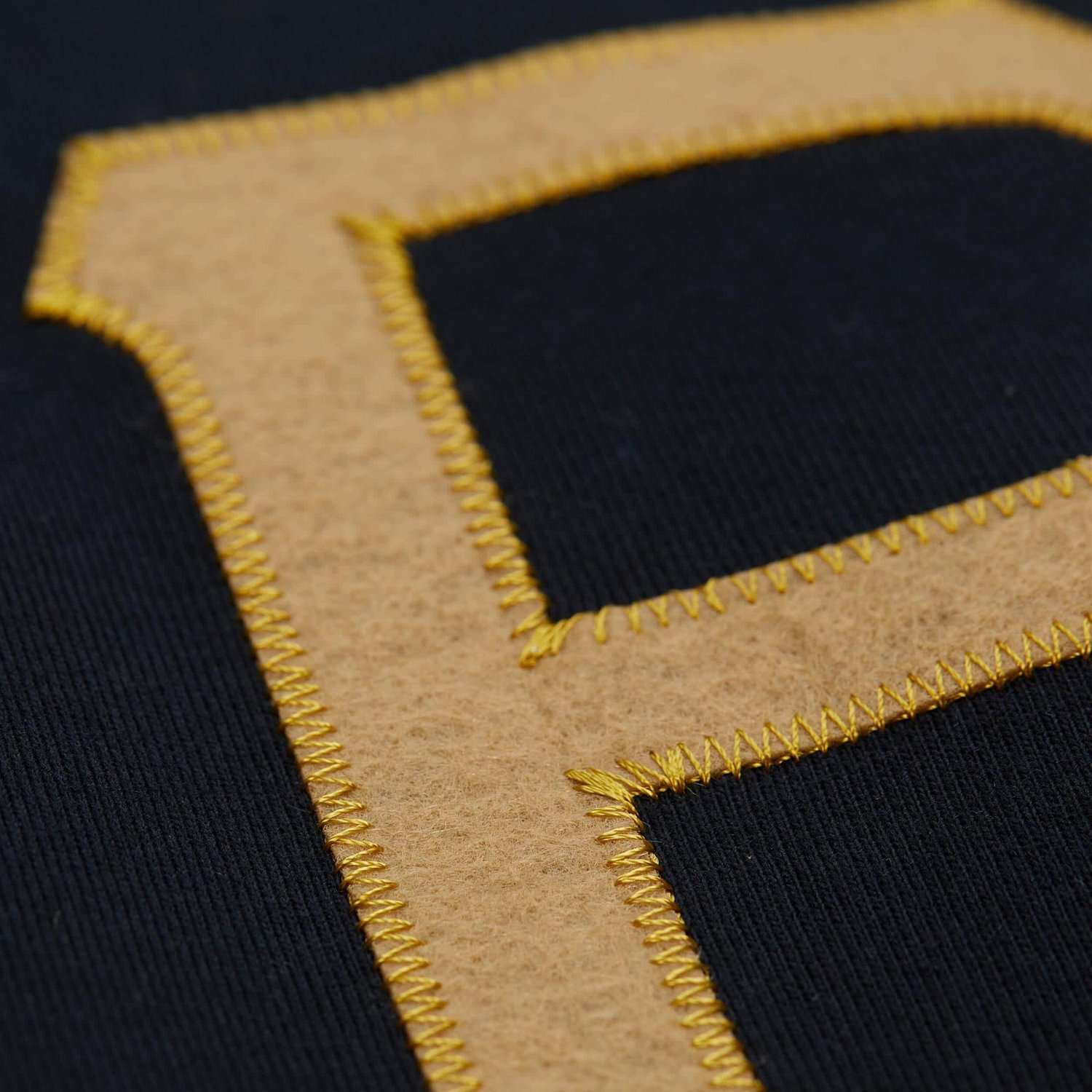 Mitchell  Ness Roberto Clemente Pittsburgh Pirates Legends Collection Vintage Logo T-Shirt - view number 4