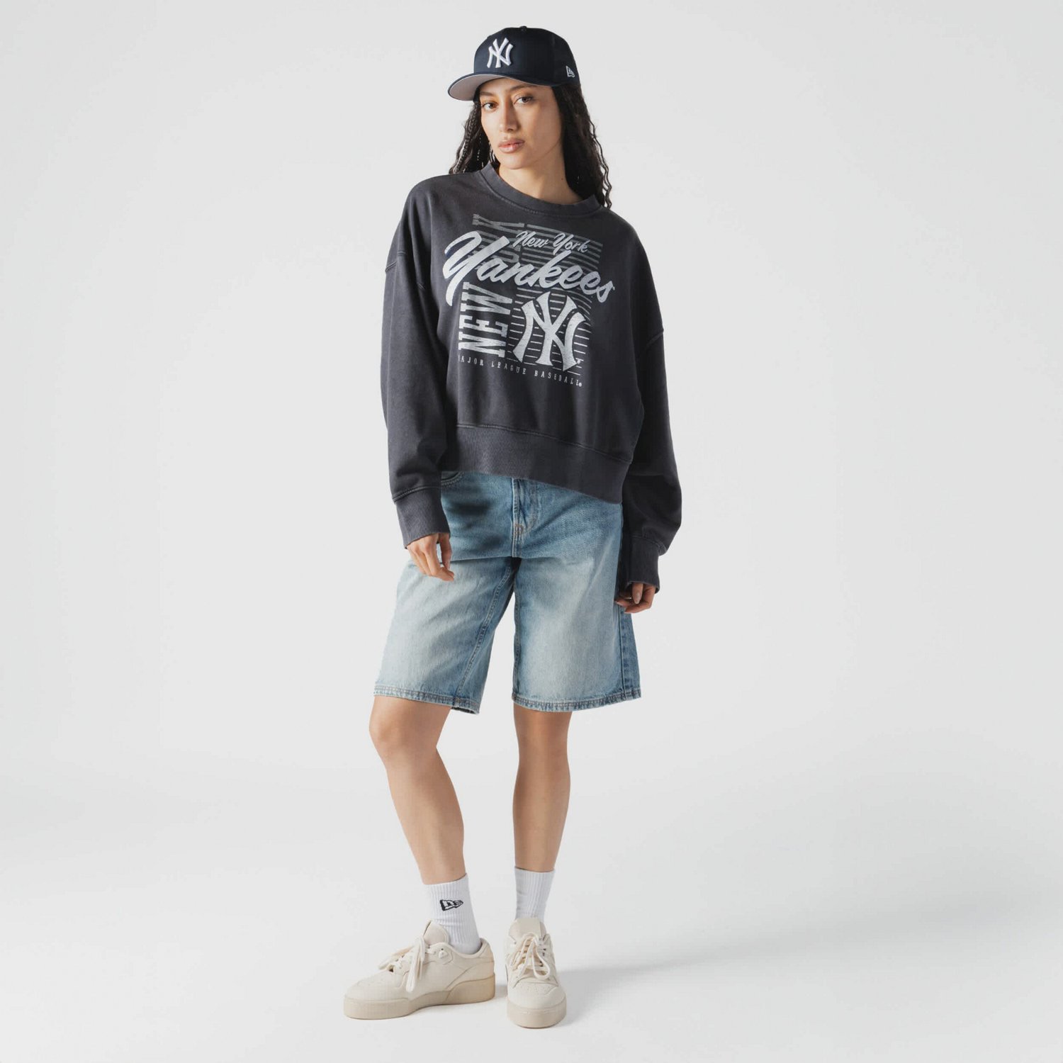 New Era New York Yankees Boxy Mineral Wash Dolmen Sleeve Cropped Sweatshirt - view number 3