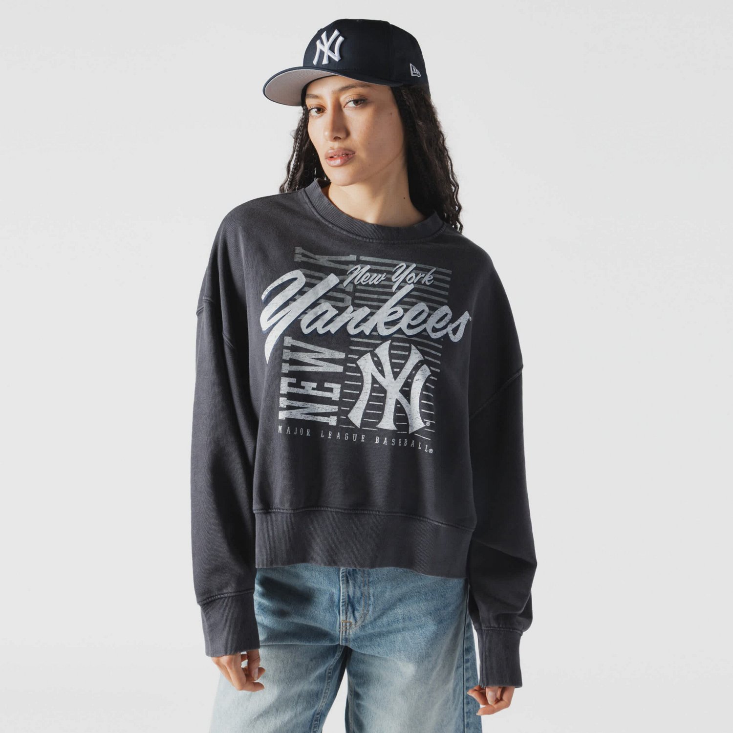 New Era New York Yankees Boxy Mineral Wash Dolmen Sleeve Cropped Sweatshirt