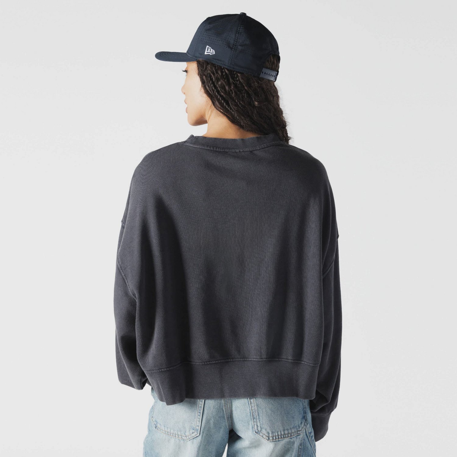 New Era New York Yankees Boxy Mineral Wash Dolmen Sleeve Cropped Sweatshirt - view number 2