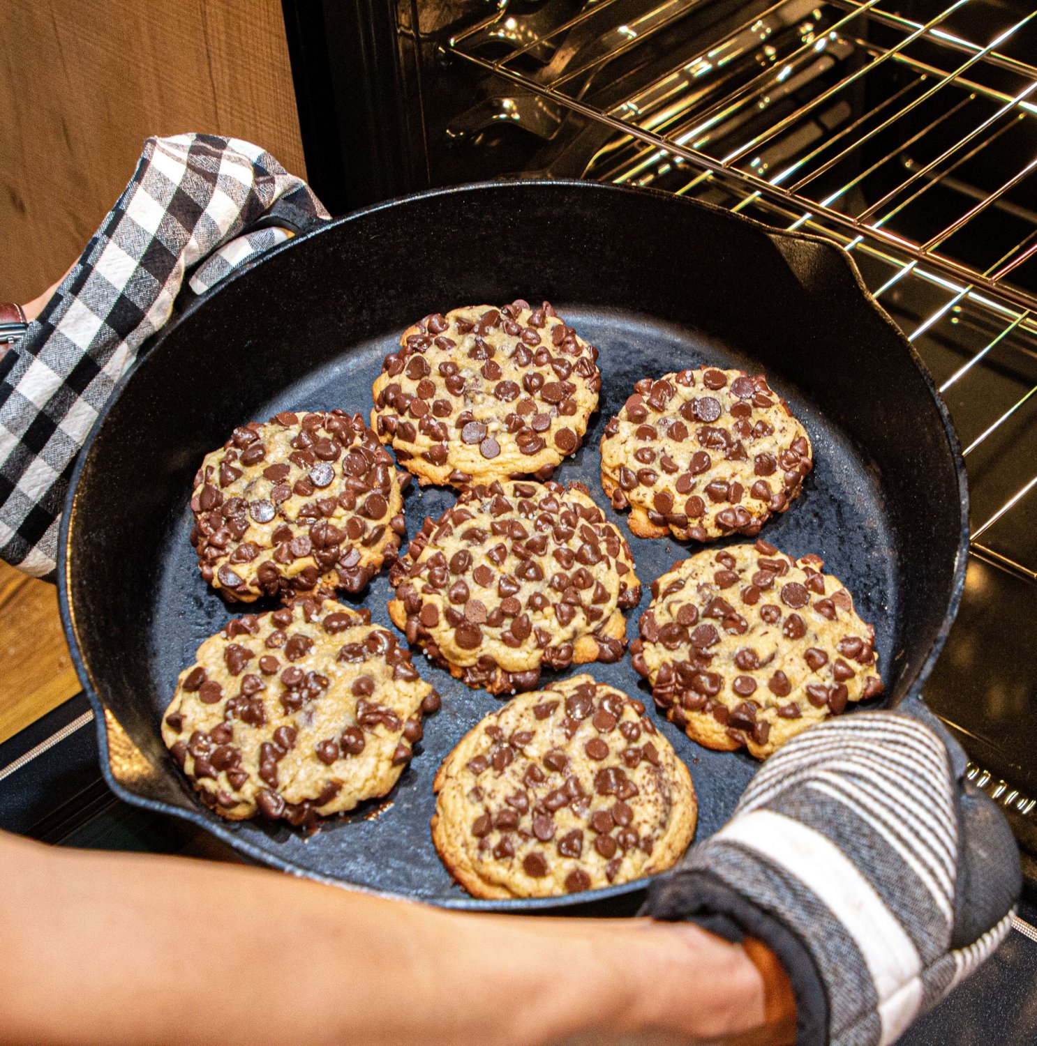 Bayou Classic 16 in Cast Iron Skillet - view number 2