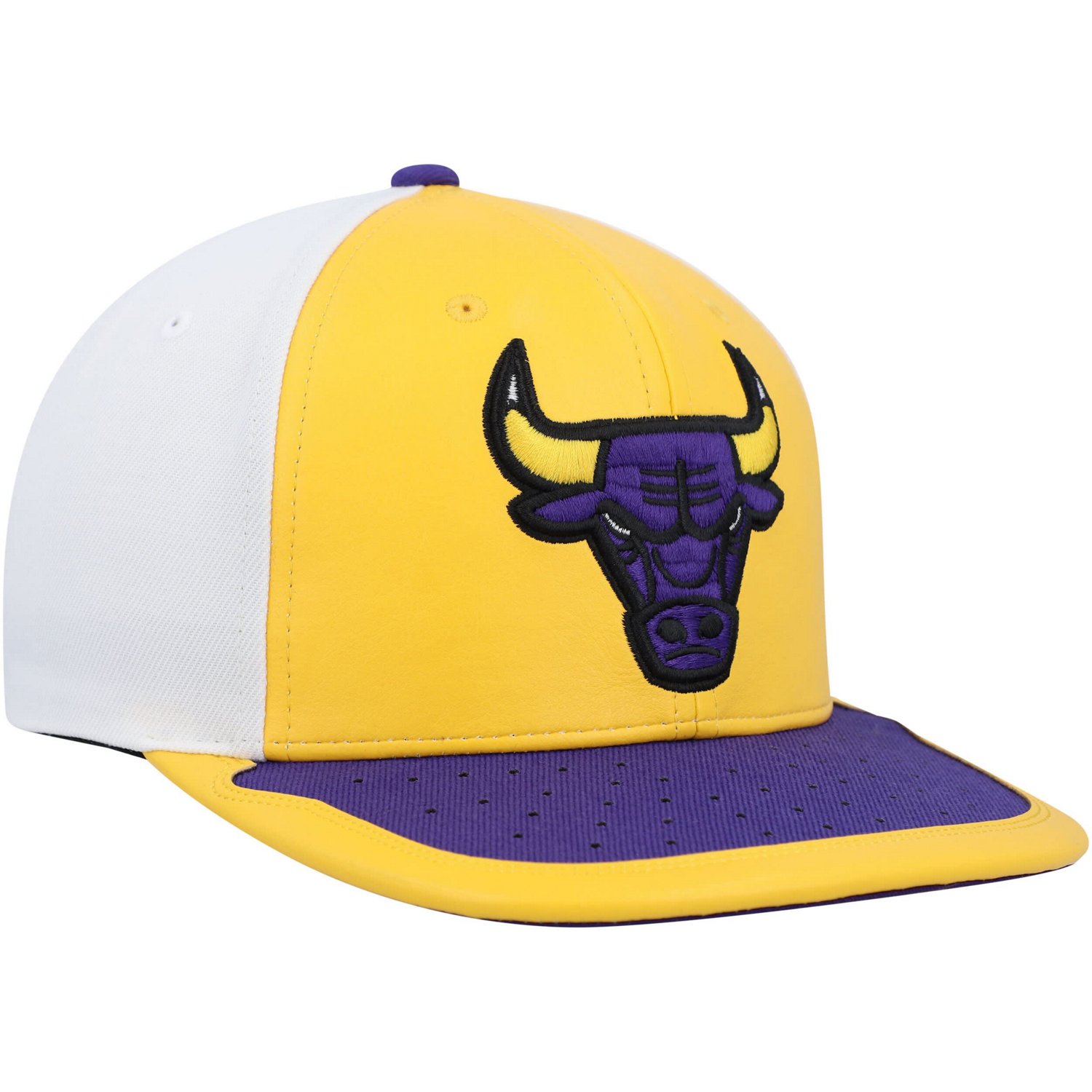 Mitchell  Ness /Purple Chicago Bulls Day One Snapback Hat - view number 3