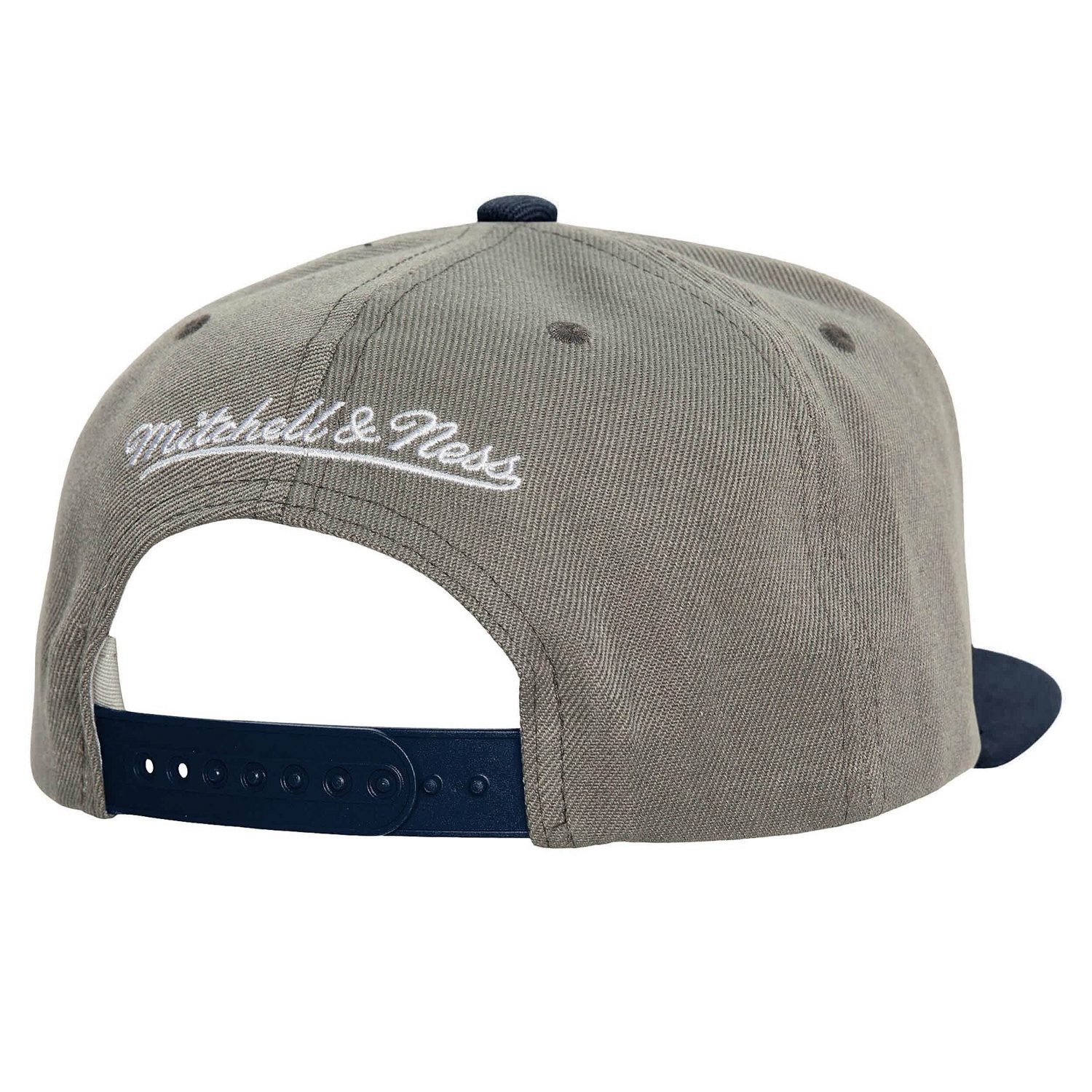 Mitchell  Ness Atlanta Braves Basic Flip Snapback Hat - view number 2