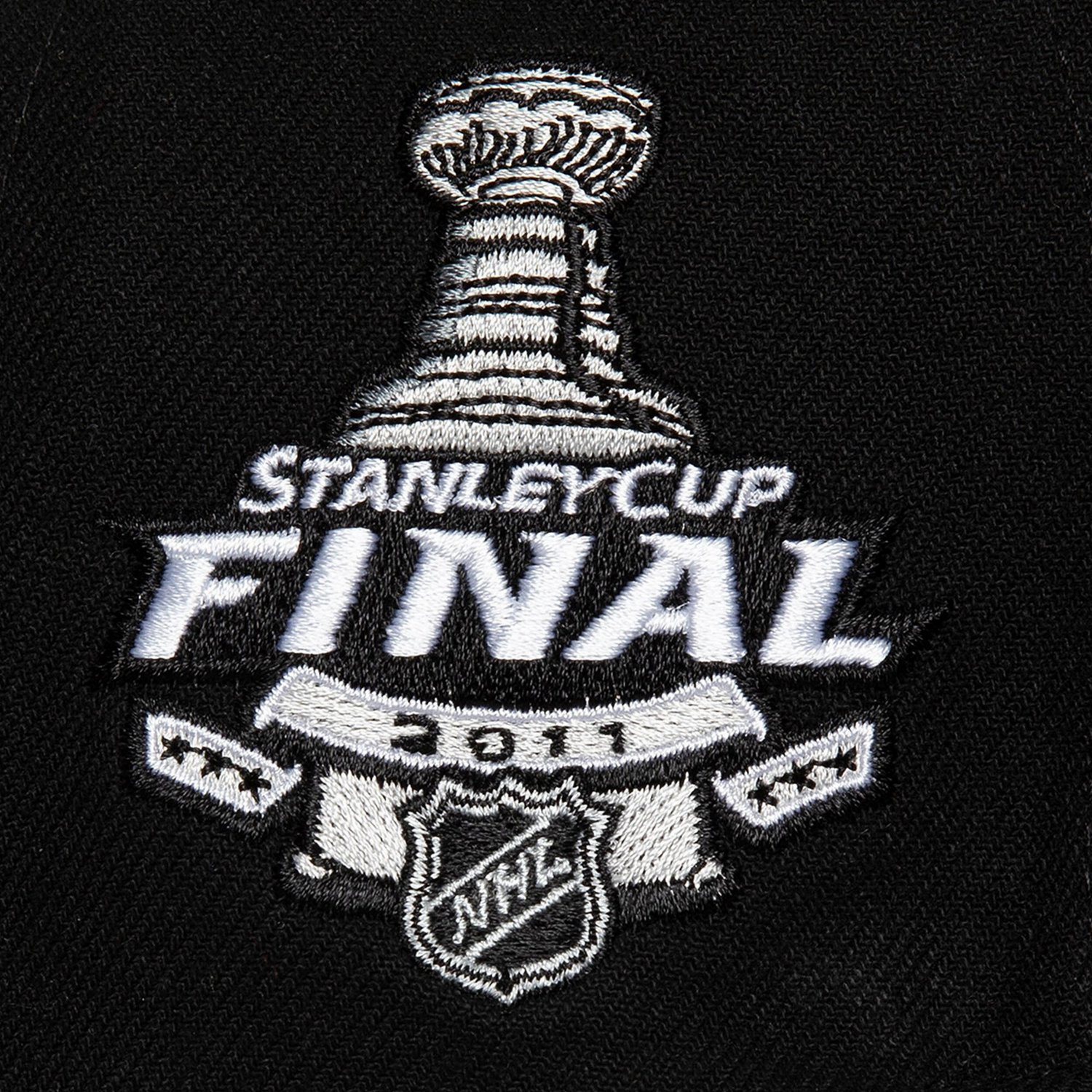 Mitchell  Ness Boston Bruins Core Top Spot Snapback Hat - view number 3