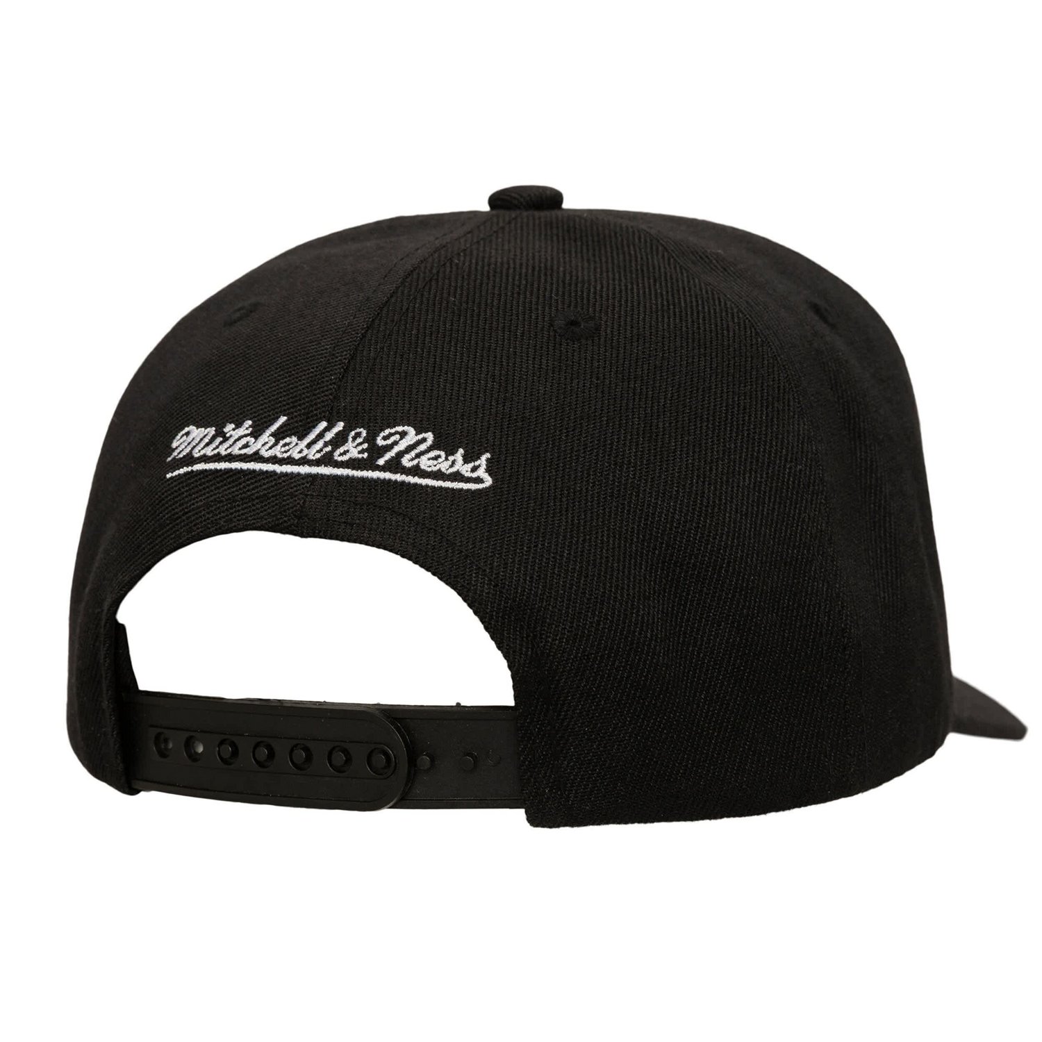 Mitchell  Ness Milwaukee Bucks Tilted Pro Pinch Adjustable Hat