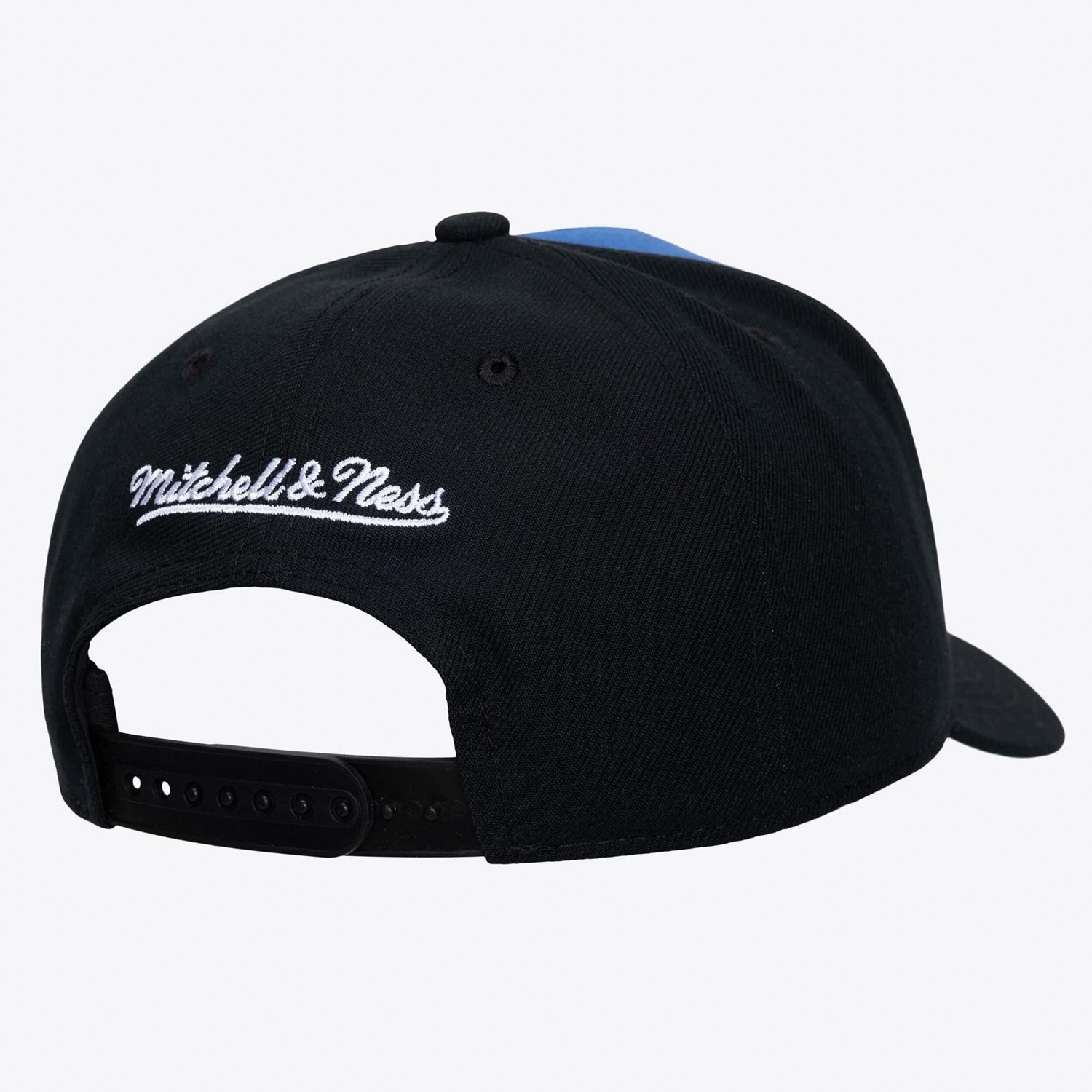 Mitchell  Ness New York Knicks Legendary Home Pro Pinch Snapback Hat - view number 2