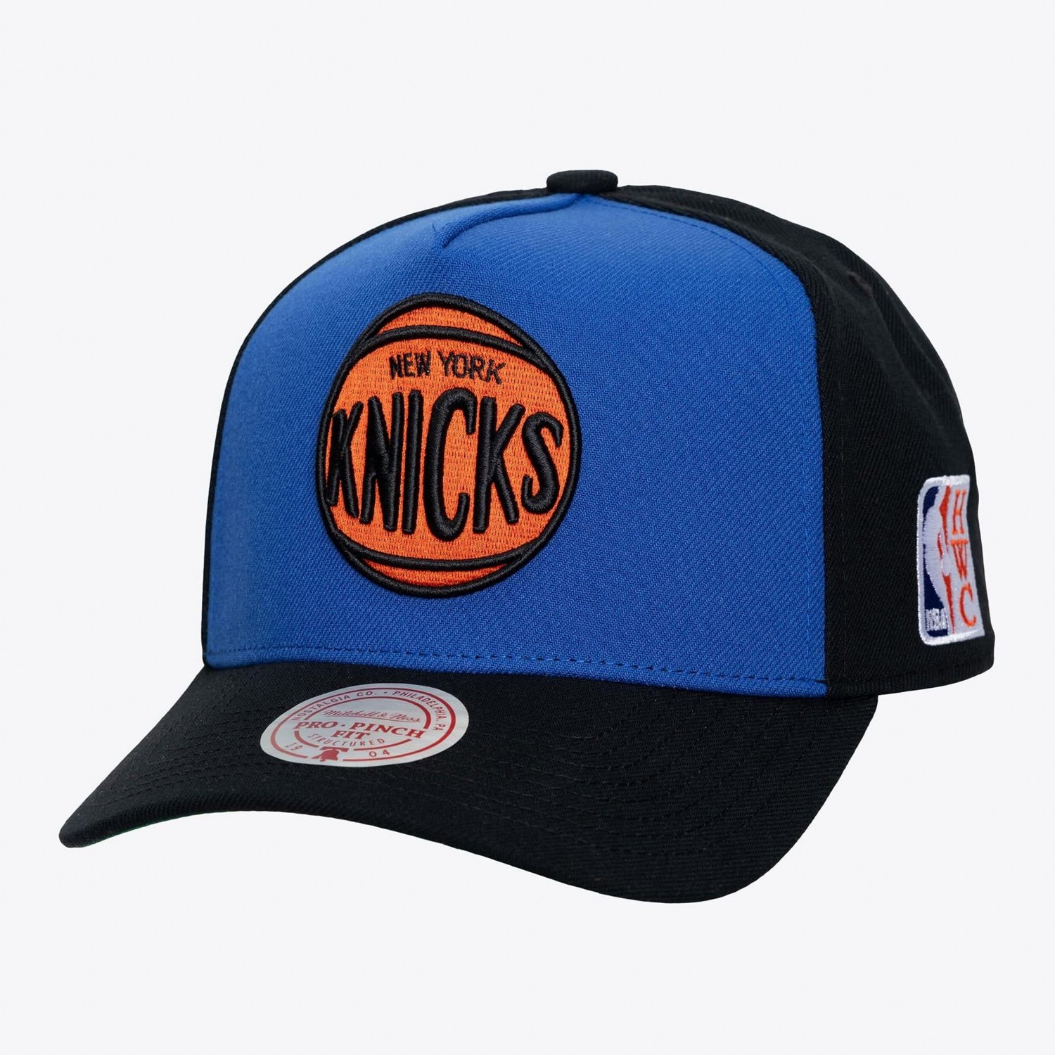 Mitchell  Ness New York Knicks Legendary Home Pro Pinch Snapback Hat