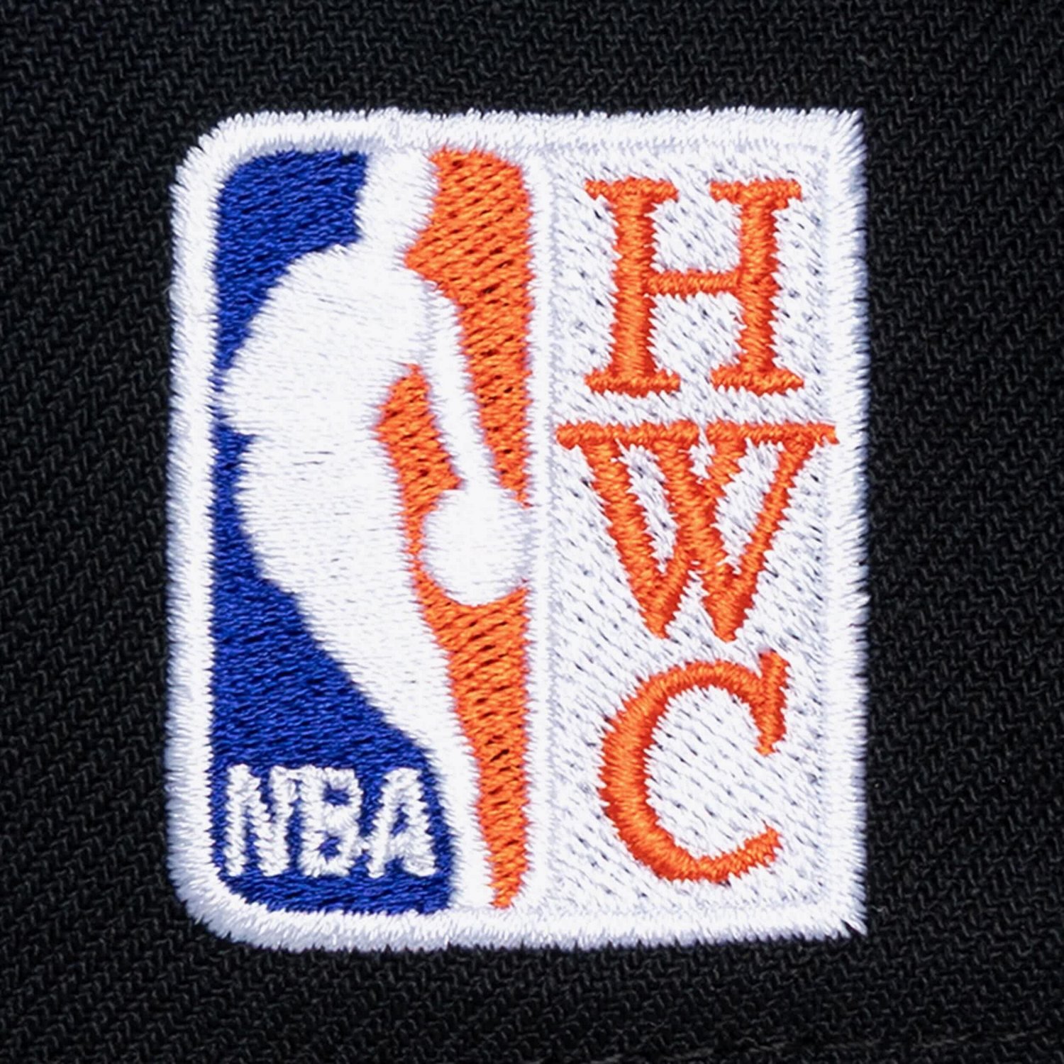 Mitchell  Ness New York Knicks Legendary Home Pro Pinch Snapback Hat - view number 3