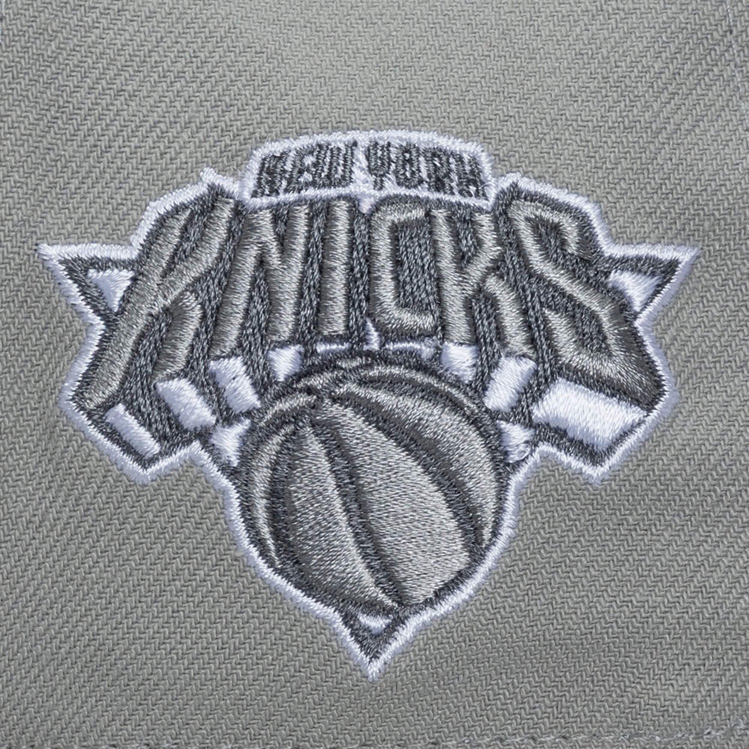 Mitchell  Ness New York Knicks Thunderstorm Head Coach Pro Crown Snapback Hat - view number 3