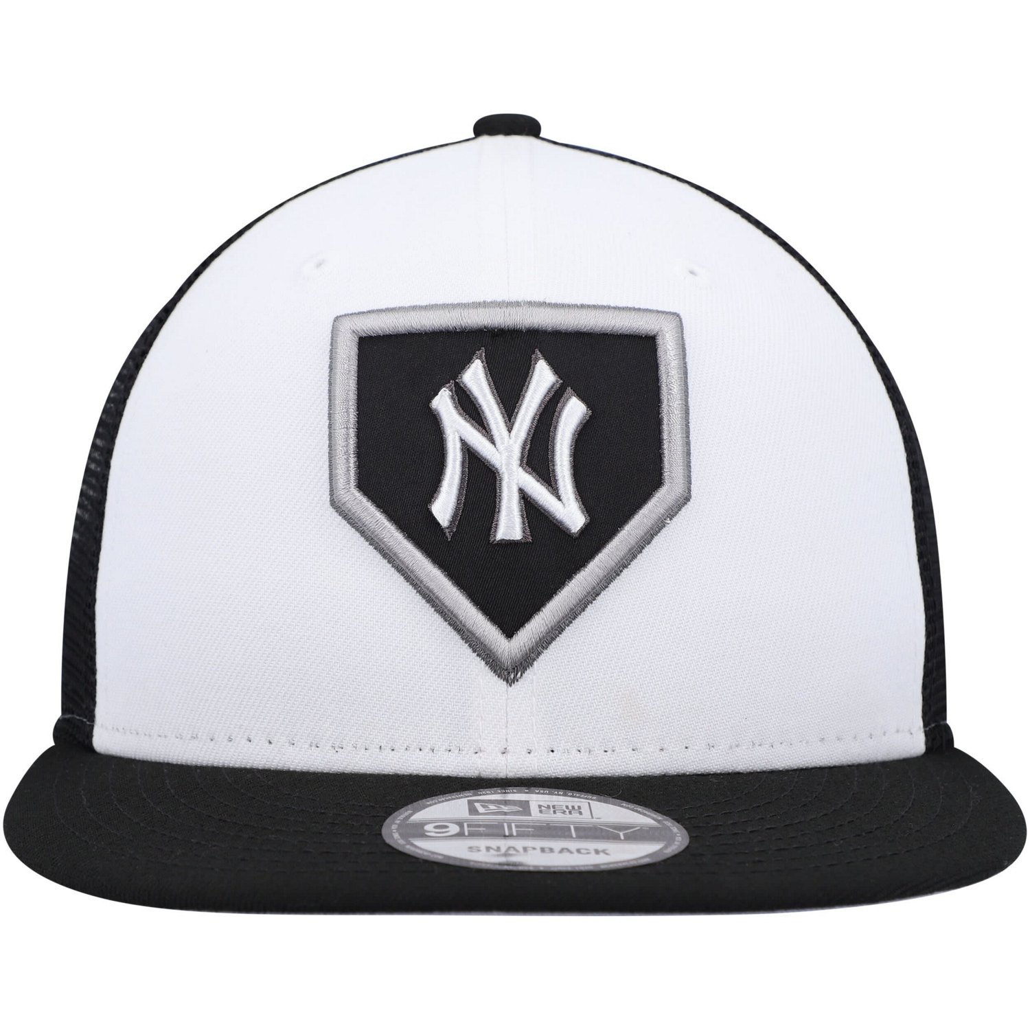 New Era /Black New York Yankees 2022 Clubhouse Trucker 9FIFTY Snapback Hat