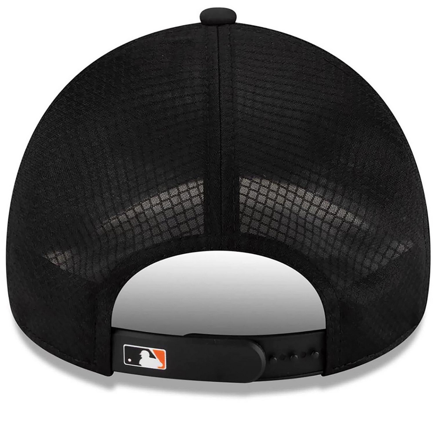 New Era San Francisco Giants 2026 Batting Practice Apex 9FORTY Adjustable Trucker Hat - view number 4