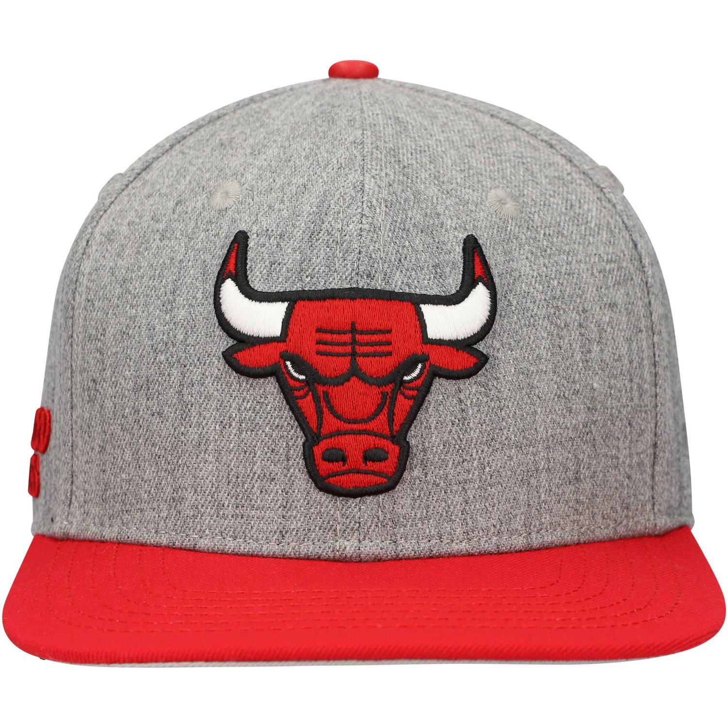 Pro Standard Chicago Bulls Classic Logo Two-Tone Snapback Hat - view number 2