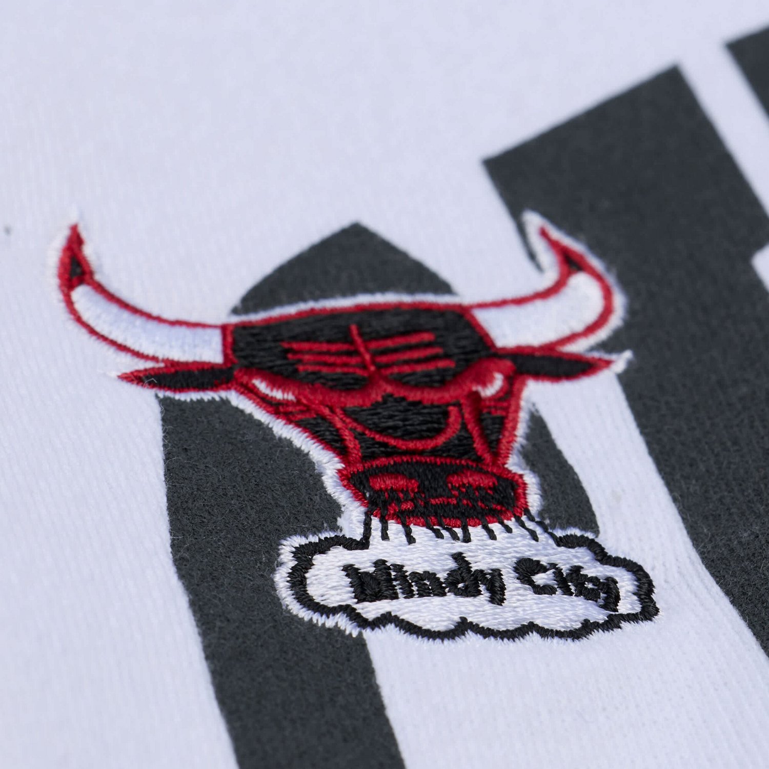 Mitchell  Ness Chicago Bulls Lightweight Block Letter Sweatshirt - view number 3