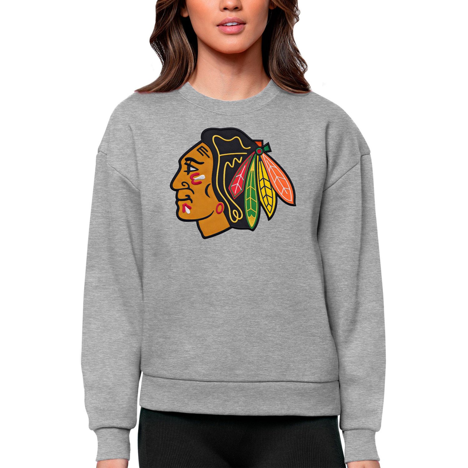 Antigua Chicago Blackhawks Primary Logo Team Logo Victory Crewneck Pullover Sweatshirt