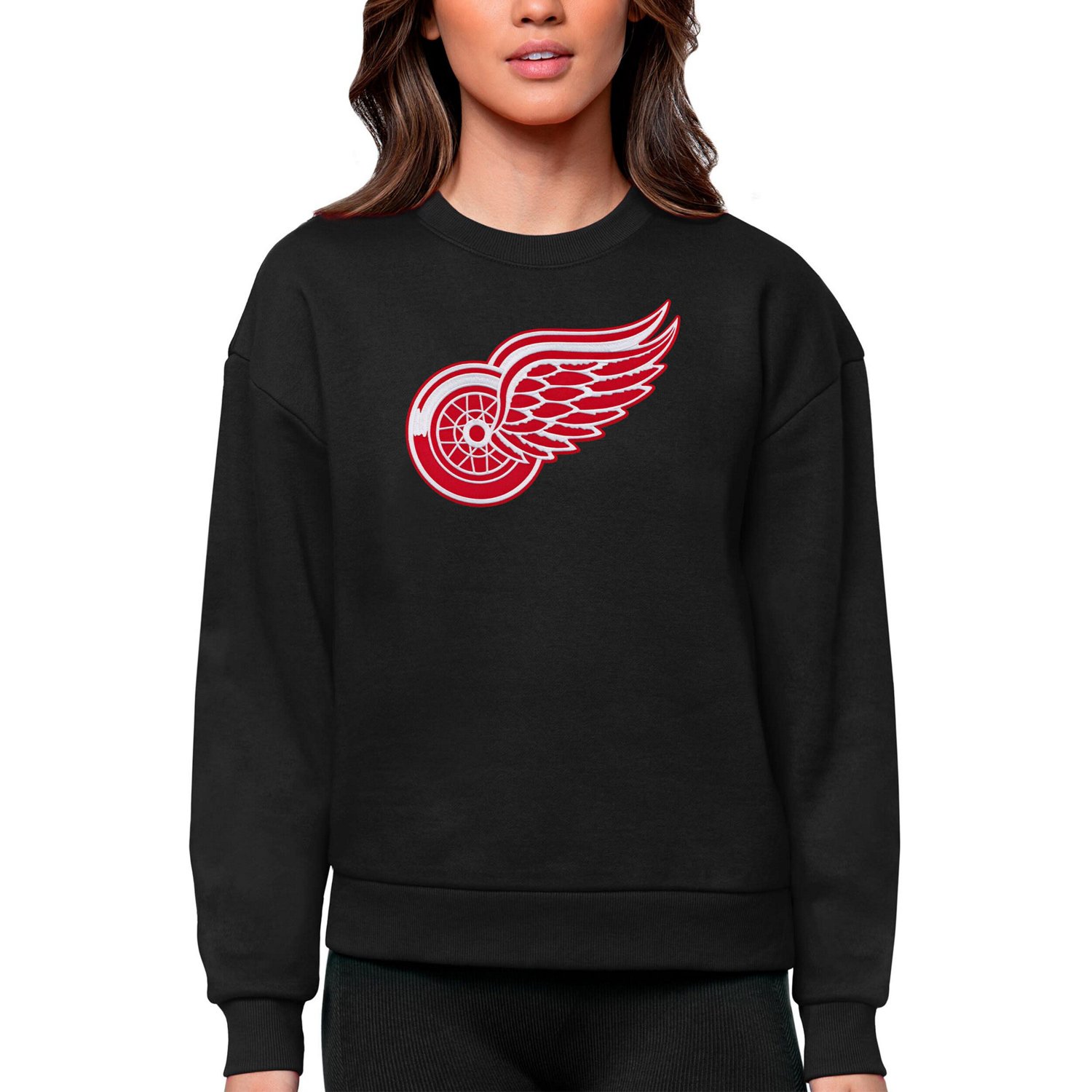 Antigua Detroit Wings Primary Logo Team Victory Crewneck Pullover Sweatshirt