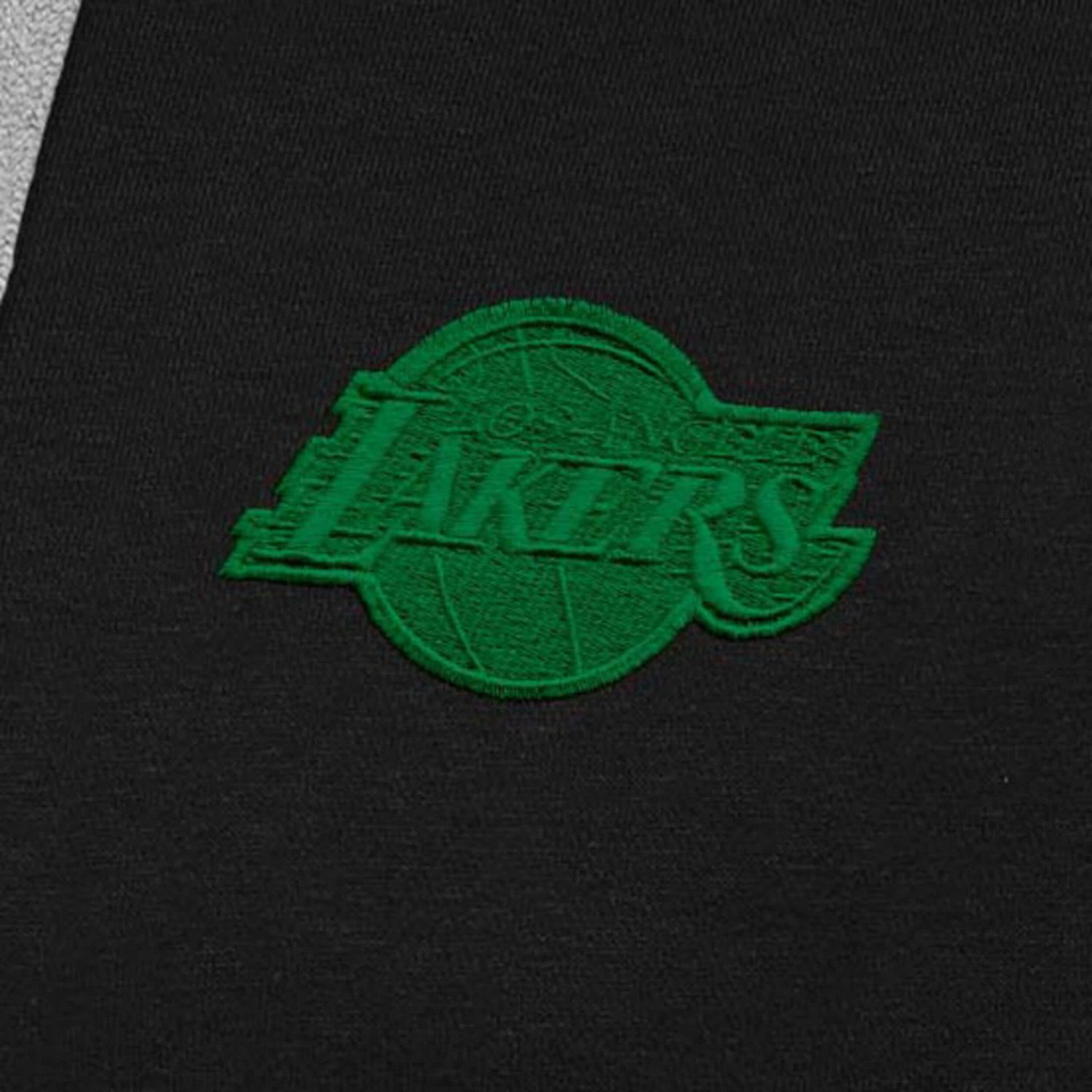 Antigua Kelly Los Angeles Lakers St Patrick's Day Victory Raglan Pullover Hoodie                                                 - view number 4