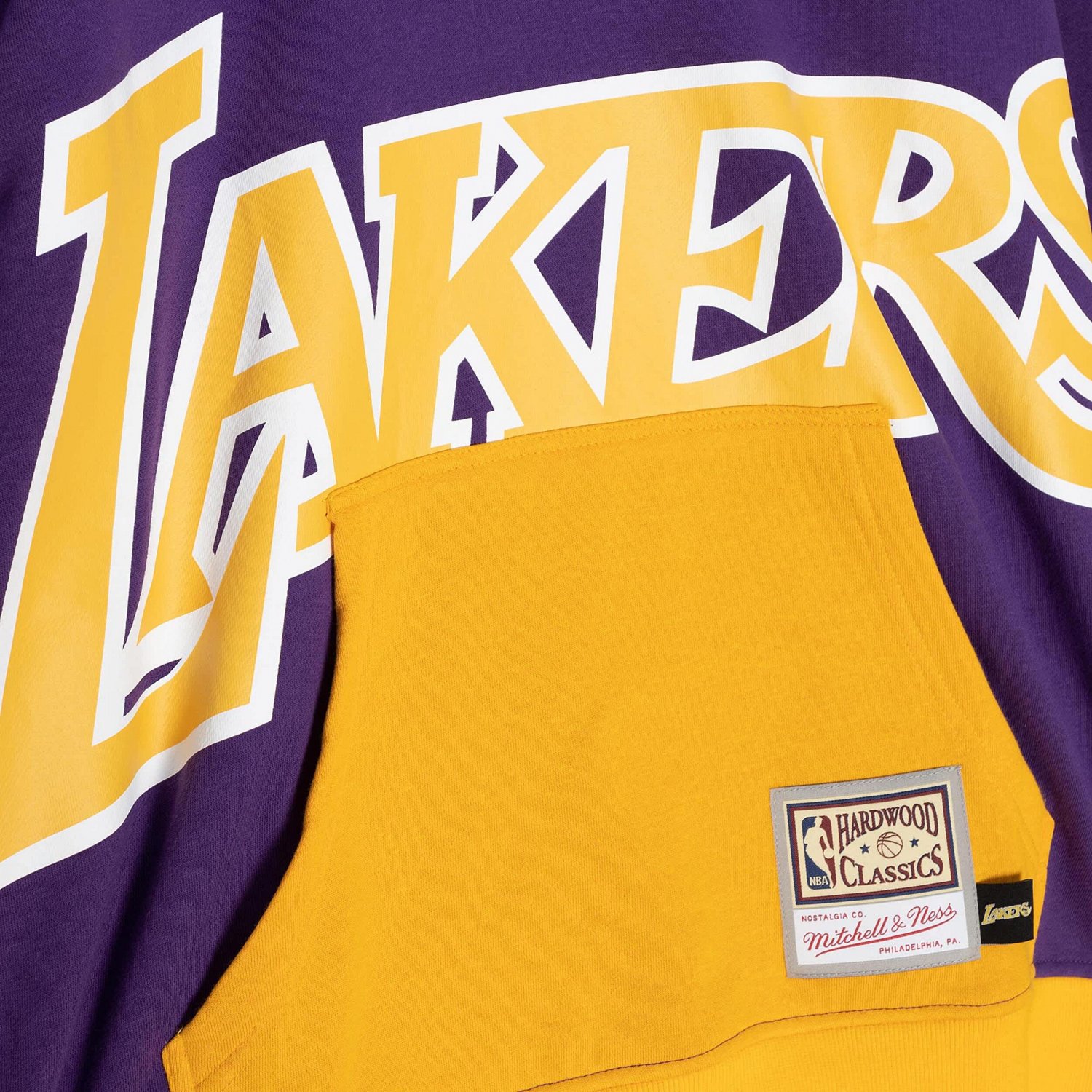 Mitchell & Ness Men’s Los Angeles Lakers Hardwood Classics Big Face 5.0 Pullover Hoodie - view number 4
