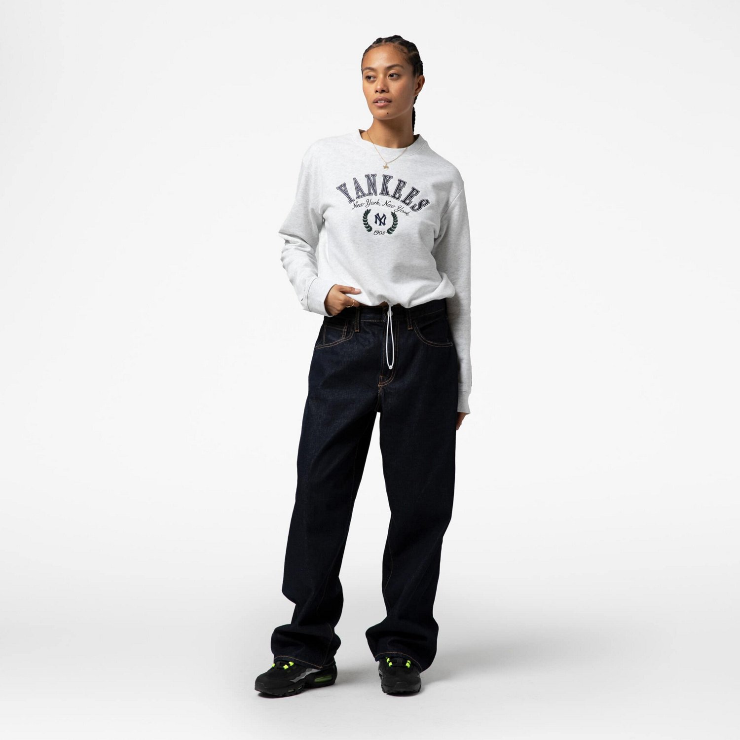 Mitchell  Ness New York Yankees Cropped Toggle Pullover Sweatshirt
