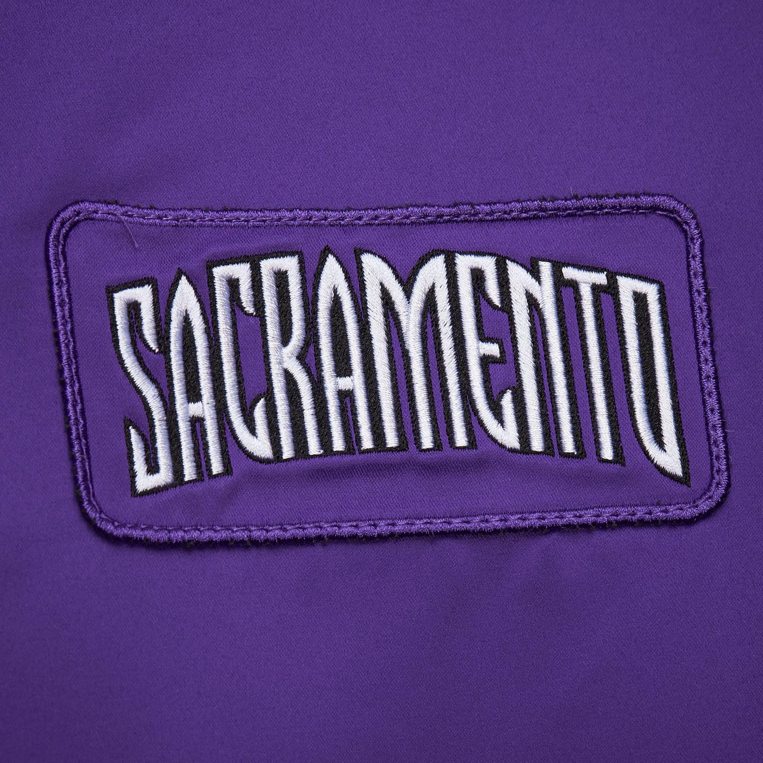 Mitchell & Ness Men's Sacramento Kings Hardwood Classics Nights Team Leader Satin Full Zip Jacket - view number 4