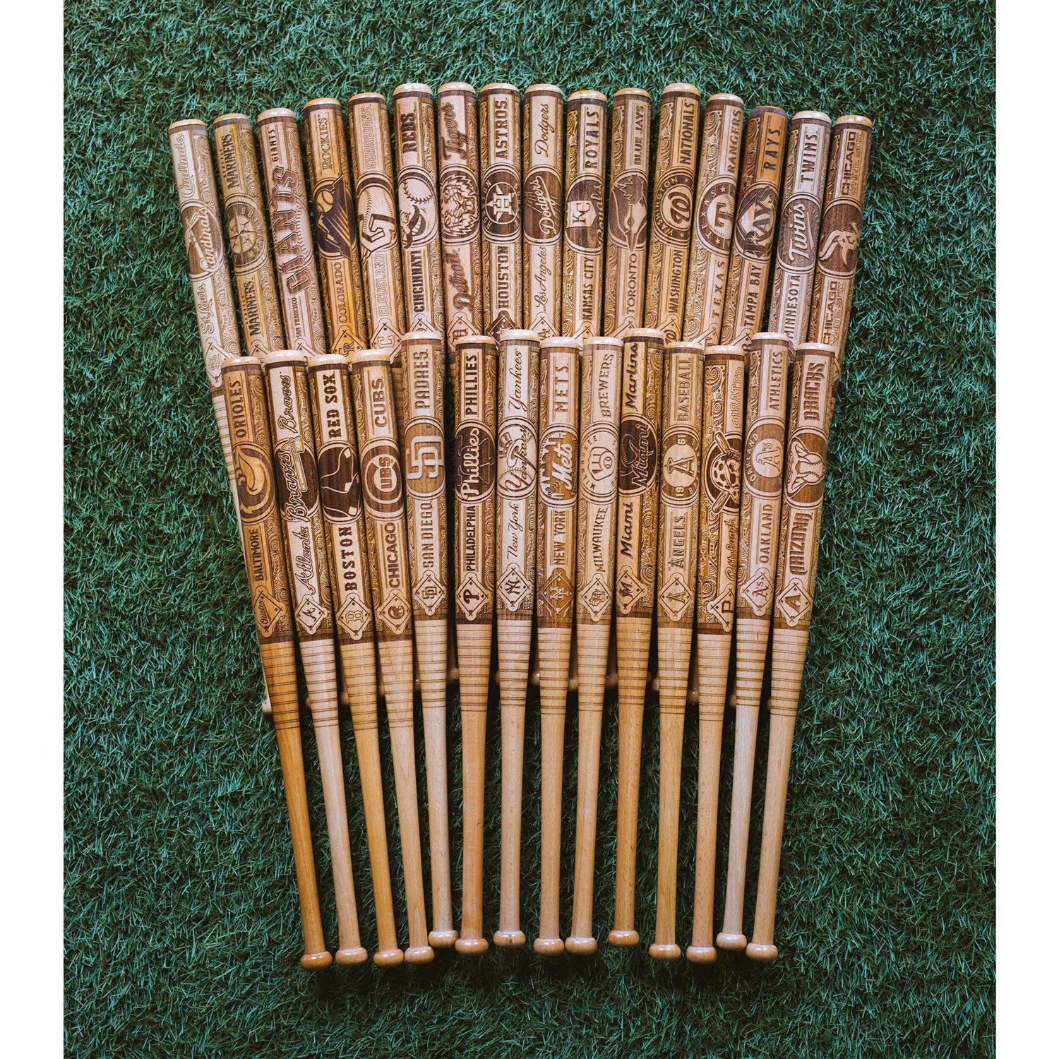 Pillbox Bat Company Cincinnati Reds Team Mini Mural Bat - view number 2