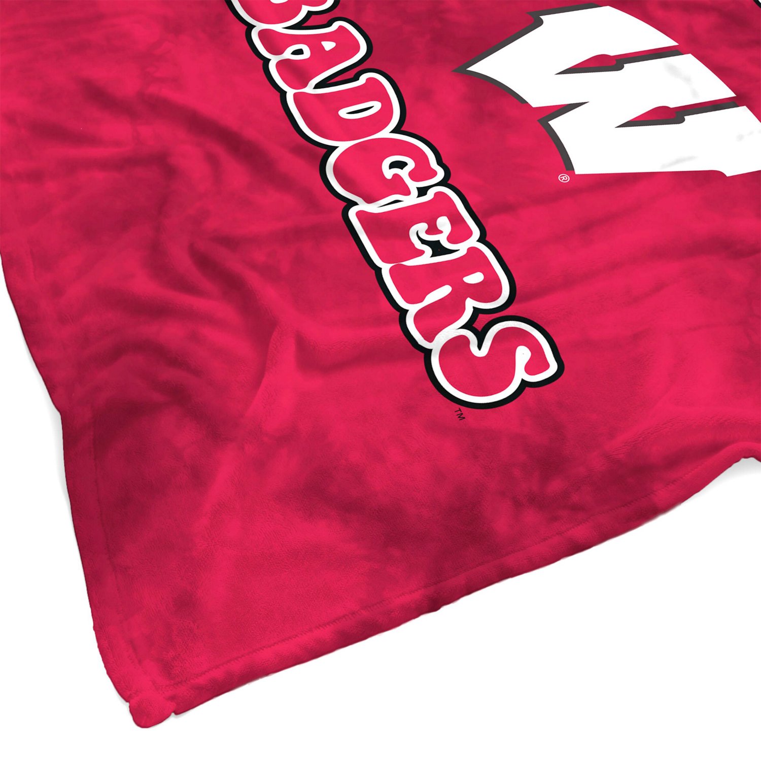 Wisconsin Badgers 60'' x 80'' Bubble Tie-Dye Flannel Sherpa Blanket - view number 2
