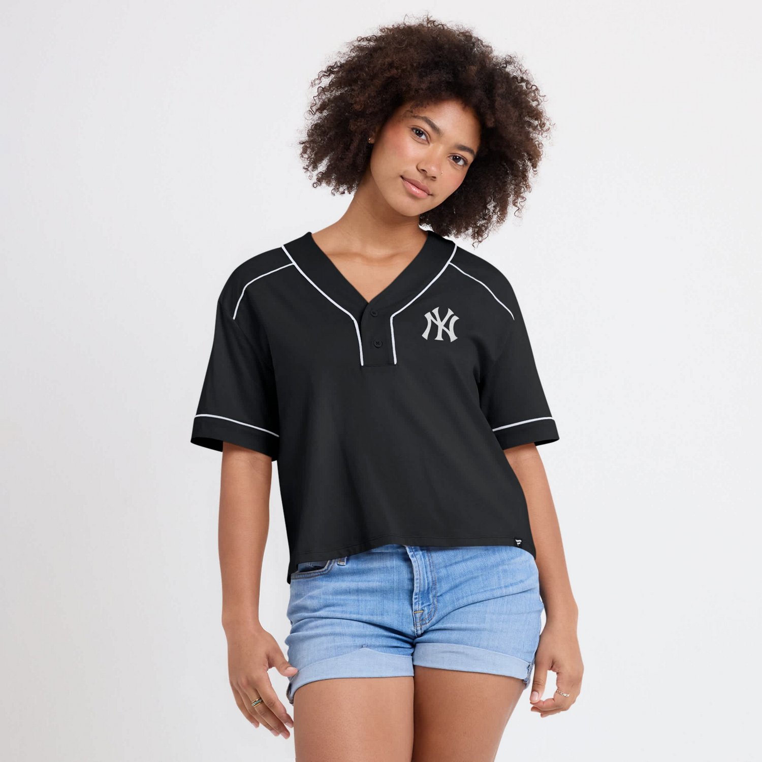 Fanatics New York Yankees Oversized Champ Game Cropped V-Neck T-Shirt - view number 4