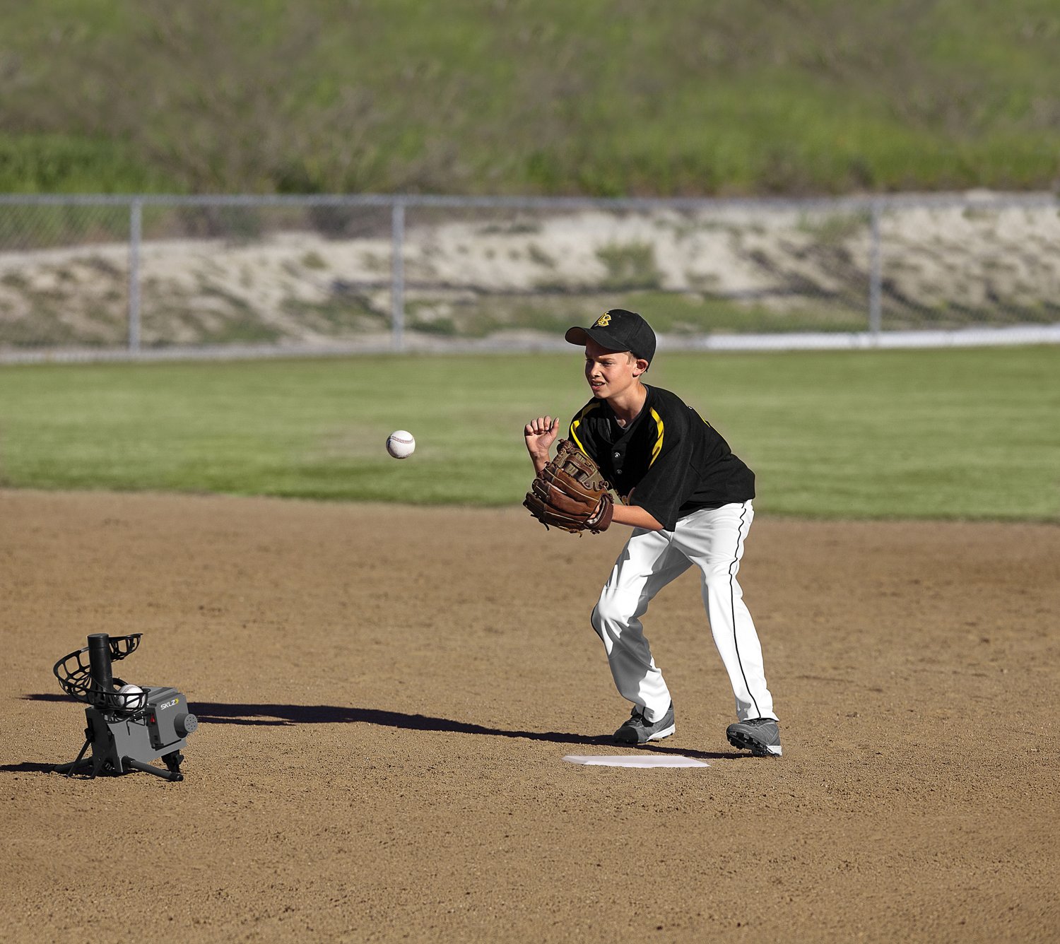 SKLZ Catapult Soft Toss Pitch Machine and Fielding Trainer Academy