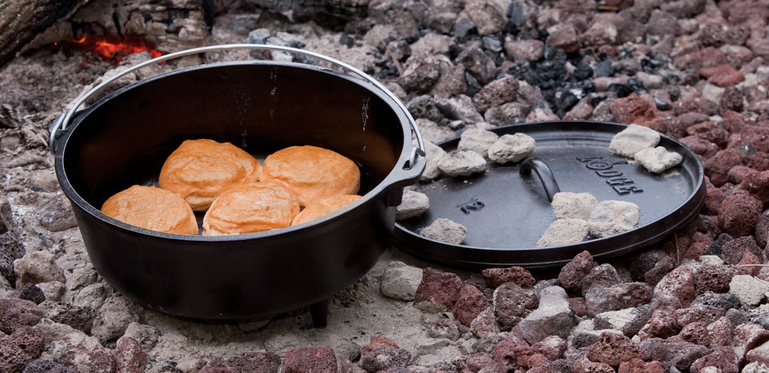 Lodge 6 qt. Camp Dutch Oven