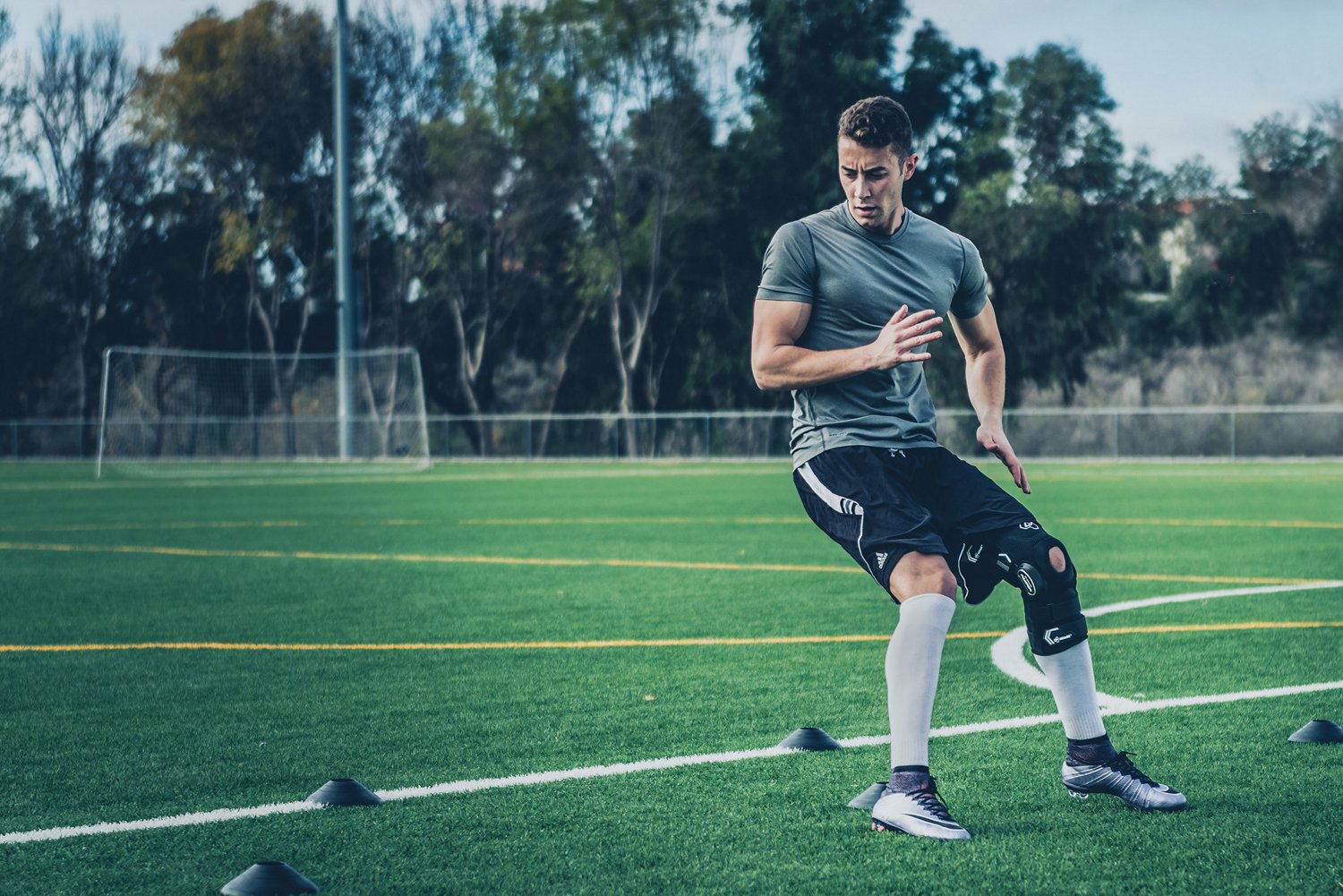 DonJoy Performance Bionic Fullstop Knee Brace Academy