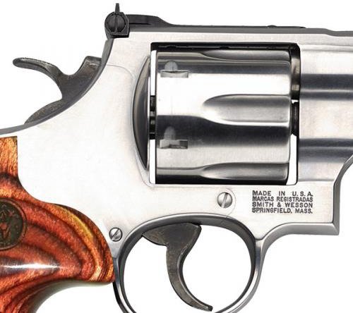 Smith & Wesson 629 Deluxe .44 Remington Magnum Revolver - view number 3