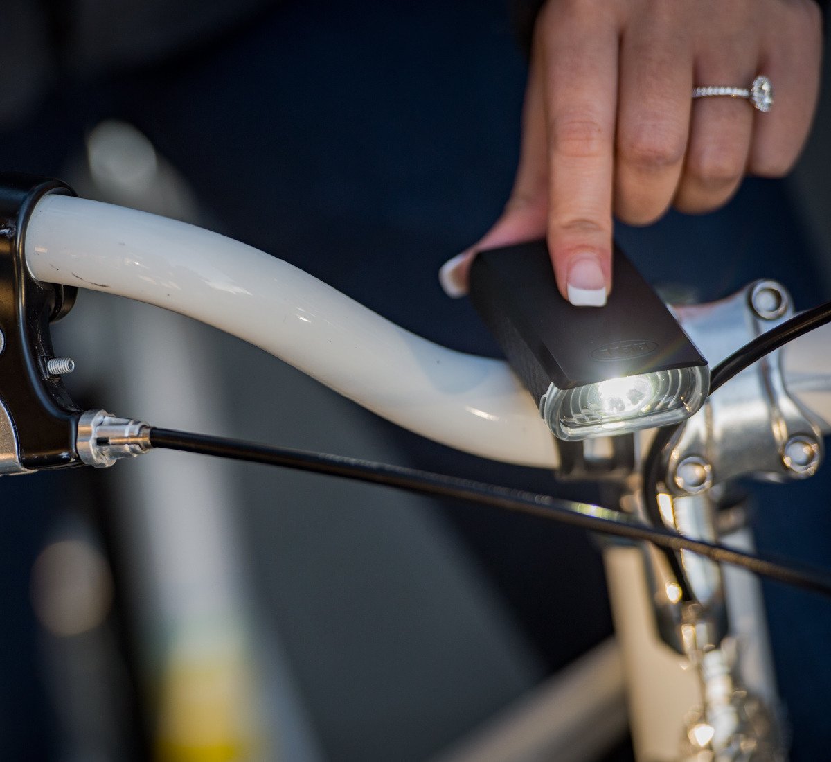 Bell Lumina 300 Bicycle Headlight                                                                                                - view number 4