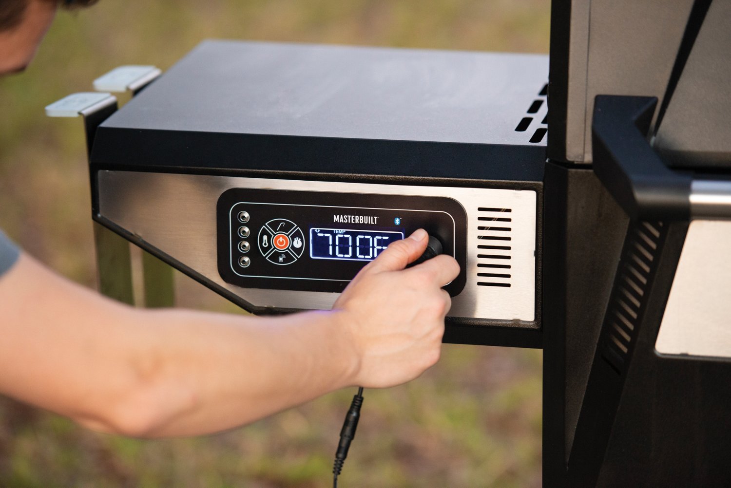 Masterbuilt Gravity Series 560 Digital Charcoal Grill & Smoker Academy