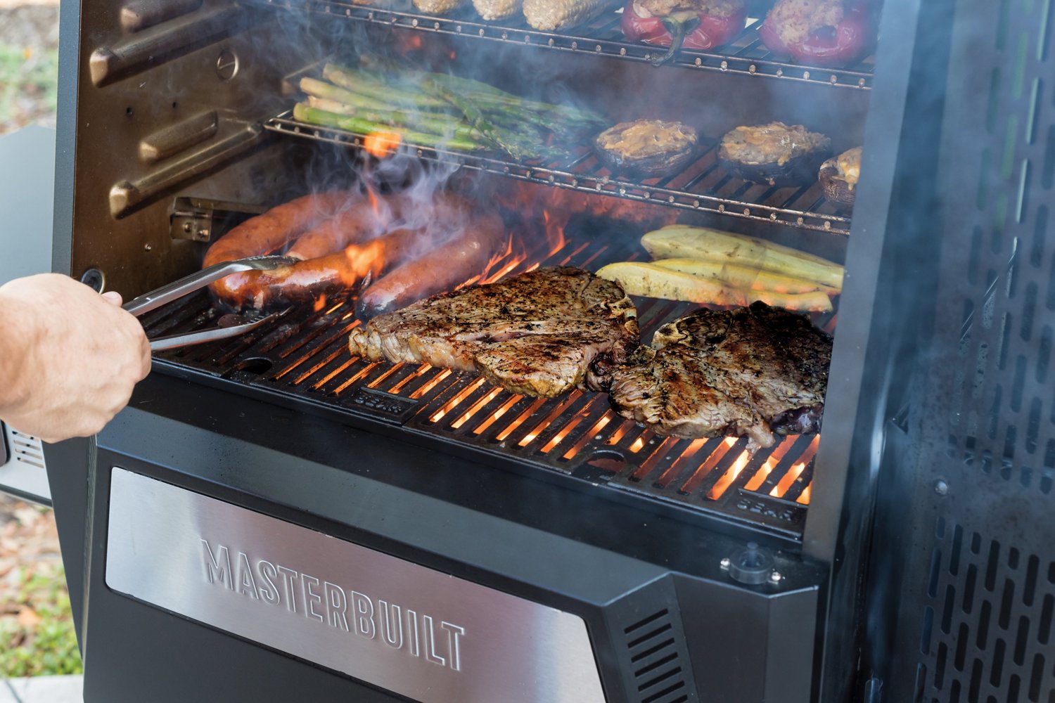 Masterbuilt Gravity Series 560 Digital Charcoal Grill & Smoker Academy