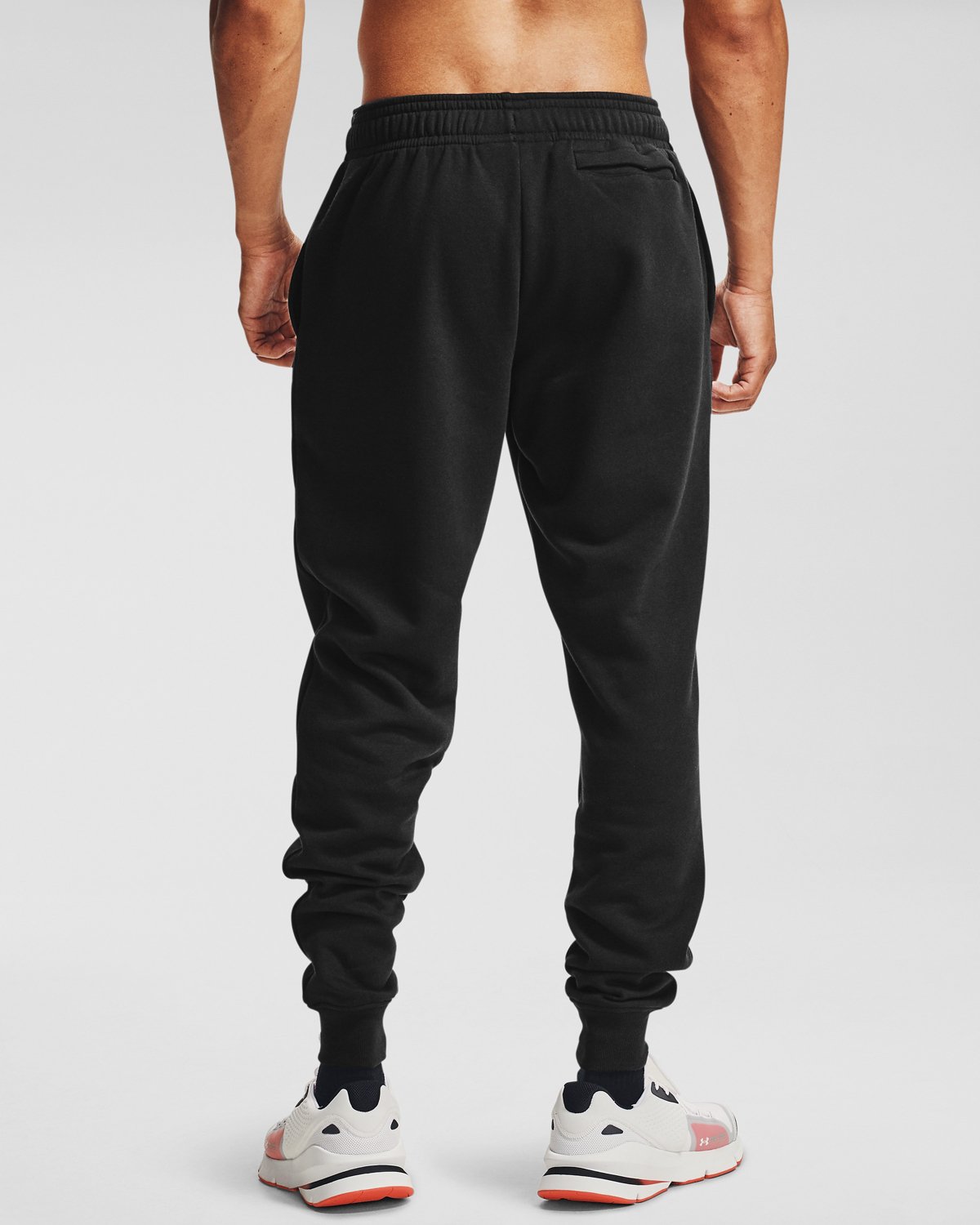 under armour men's essential fleece joggers