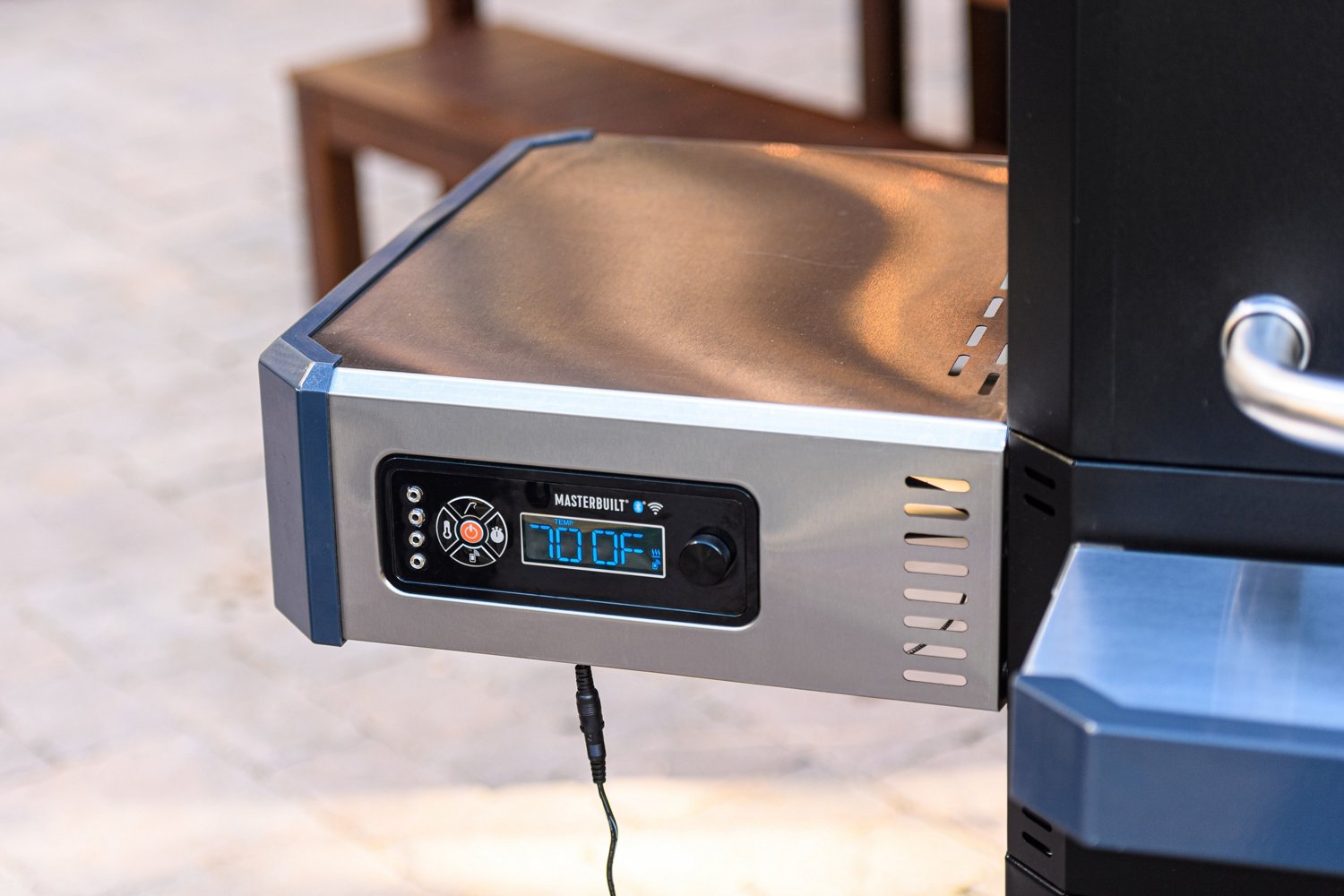 Masterbuilt Gravity Series 1050 Digital Charcoal Grill and Smoker                                                                - view number 3