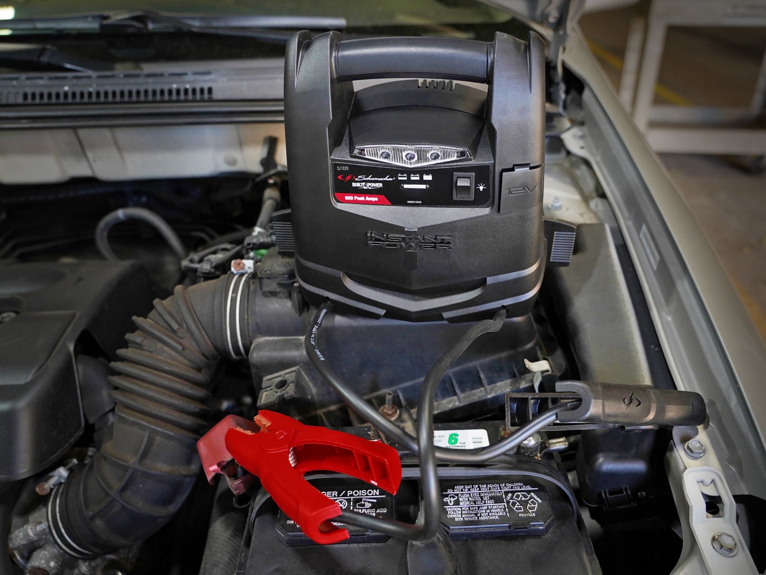 Schumacher Electric SJ1329 600 Peak Amp Jump Starter                                                                             - view number 3