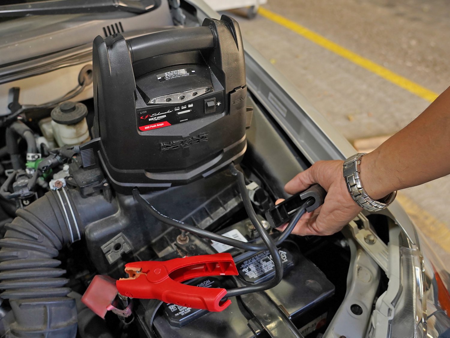 Schumacher Electric SJ1329 600 Peak Amp Jump Starter                                                                             - view number 4