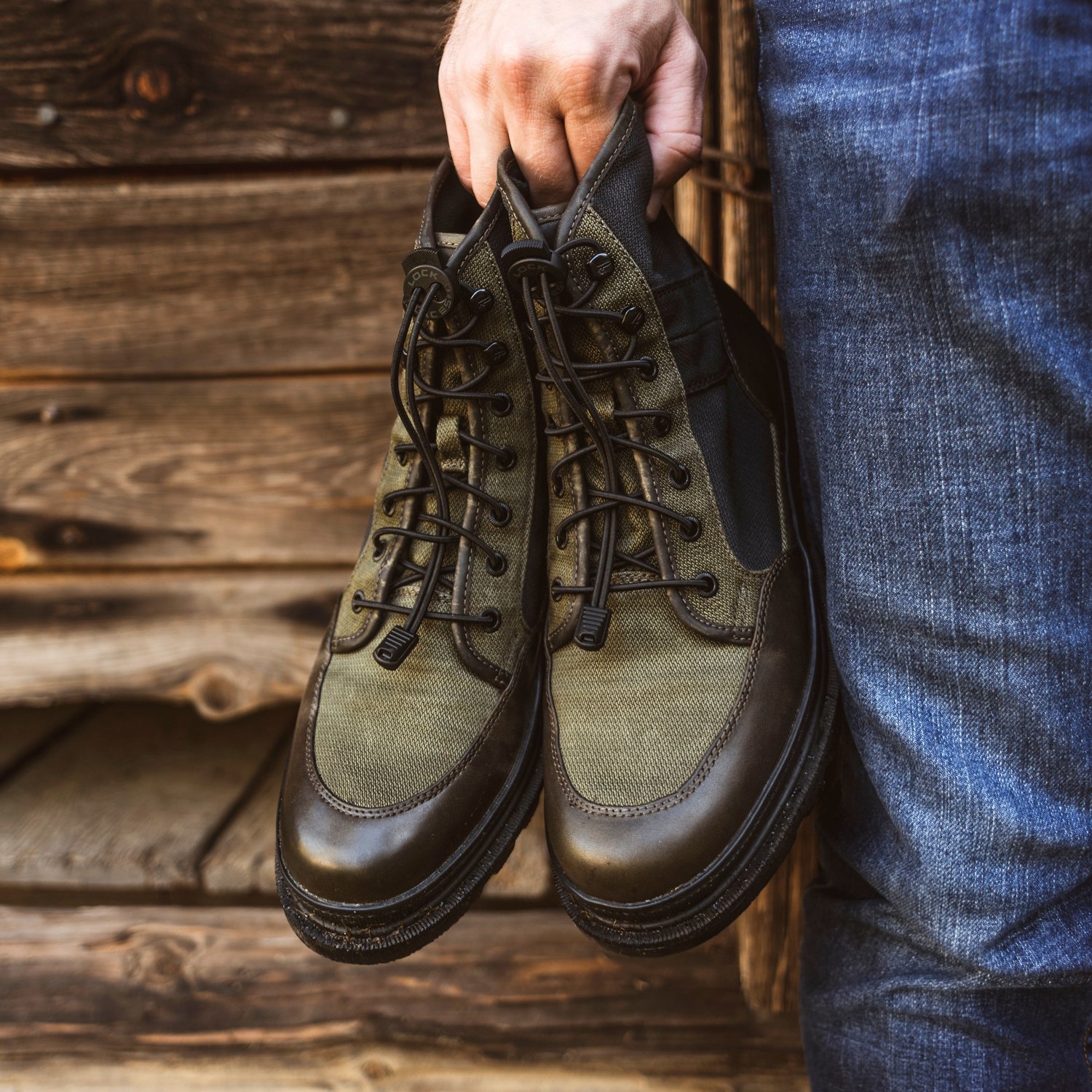 Lock laces for hiking on sale boots