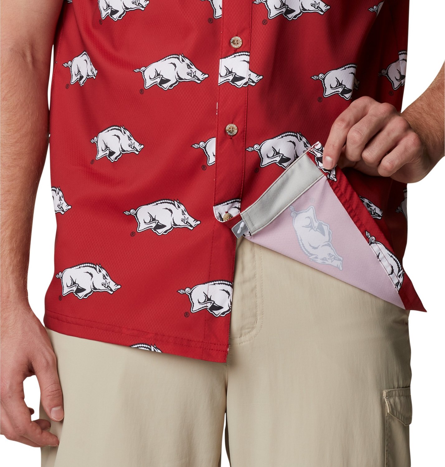 Columbia Sportswear Men's University of Arkansas CLG Super Slack Tide™ Logo Print Shirt - view number 5