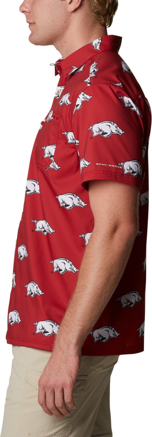 Columbia Sportswear Men's University of Arkansas CLG Super Slack Tide™ Logo Print Shirt - view number 6
