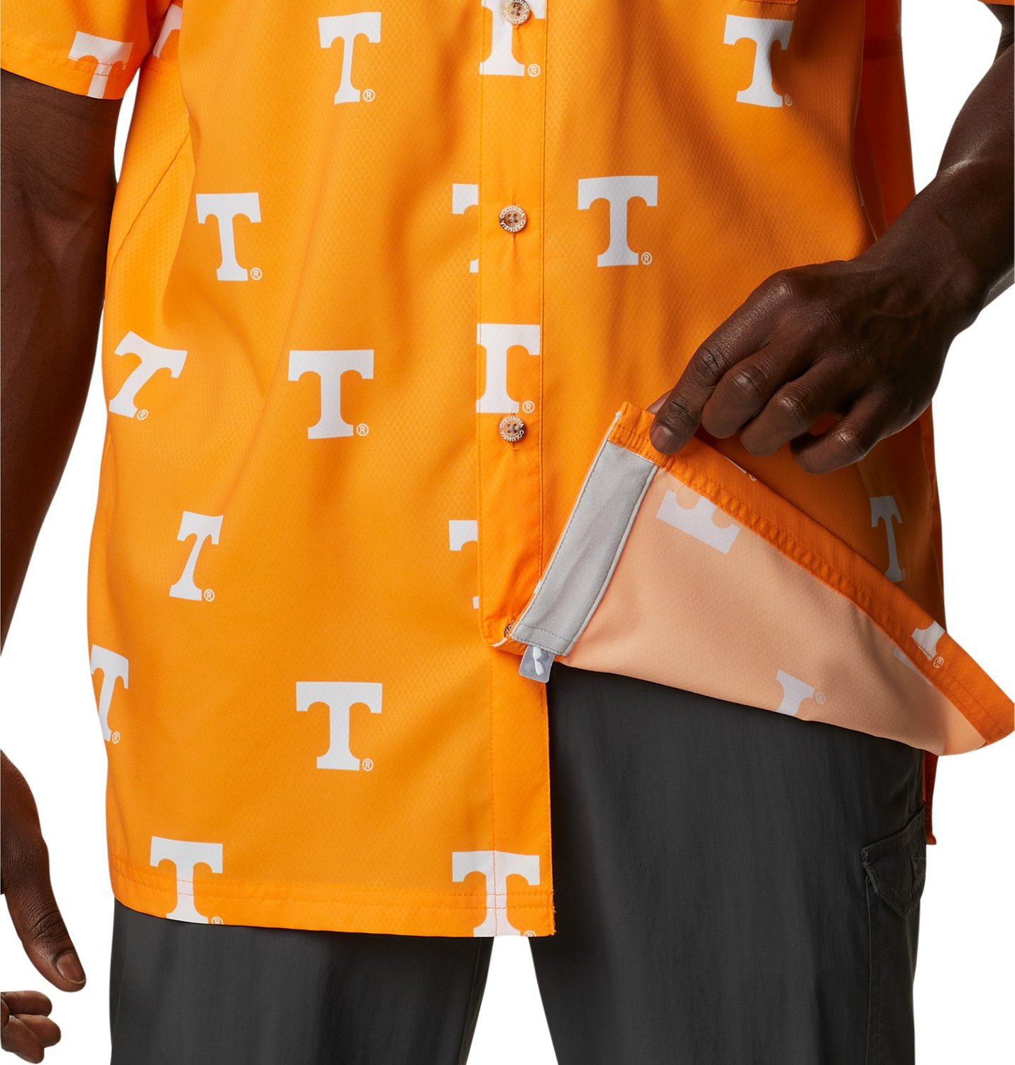 Columbia Sportswear Men's University of Tennessee CLG Super Slack Tide™ Logo Print Shirt - view number 6