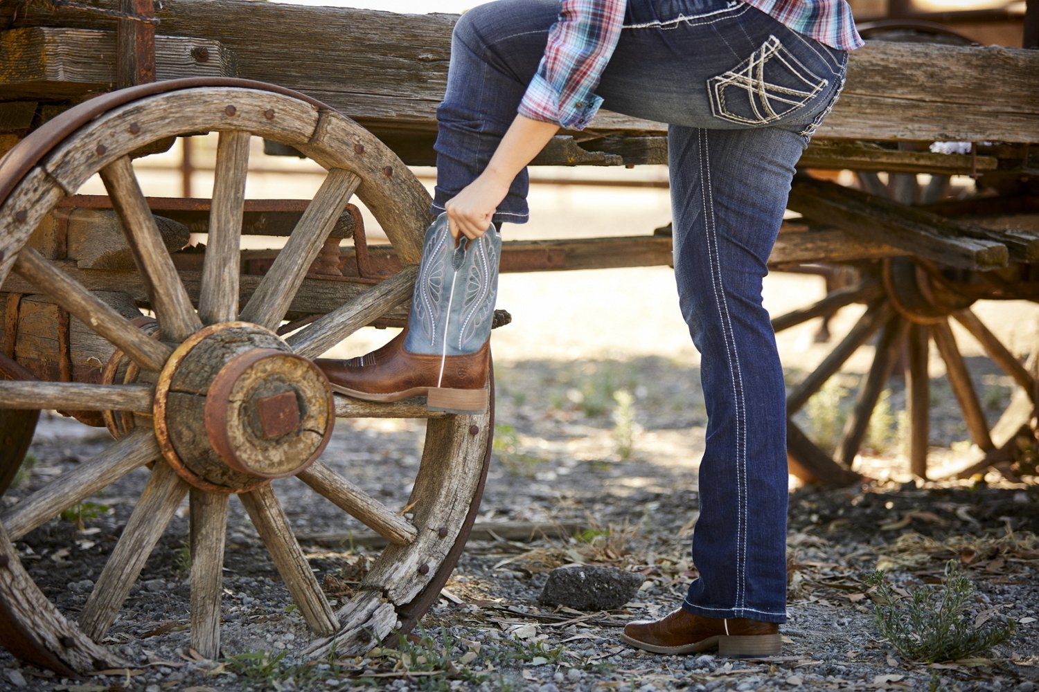 Ariat Women's R.E.A.L. Mid Rise Entwined Boot Cut Jeans                                                                          - view number 4