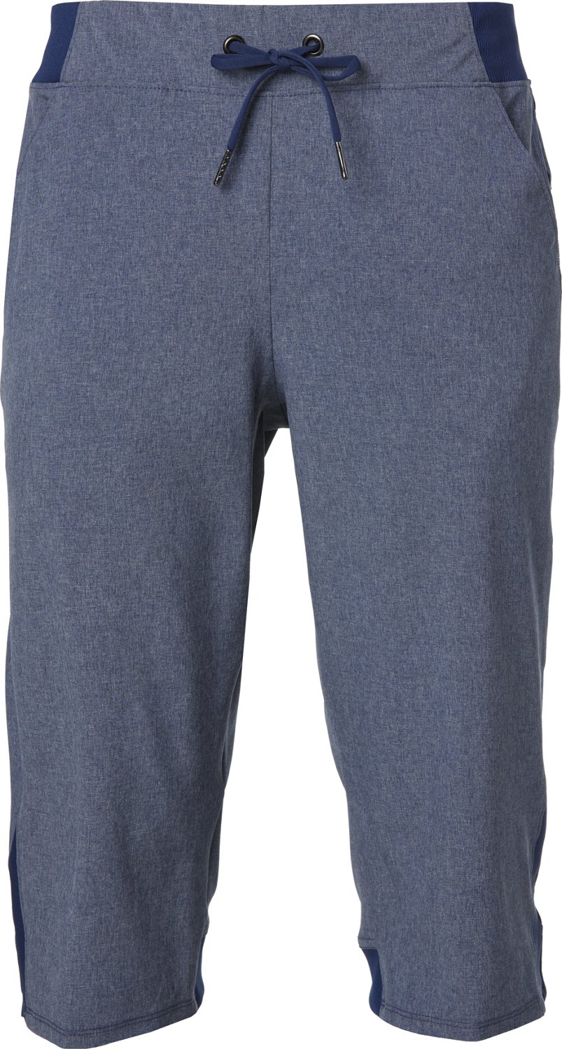 BCG Women's Stretch Woven Capri Academy