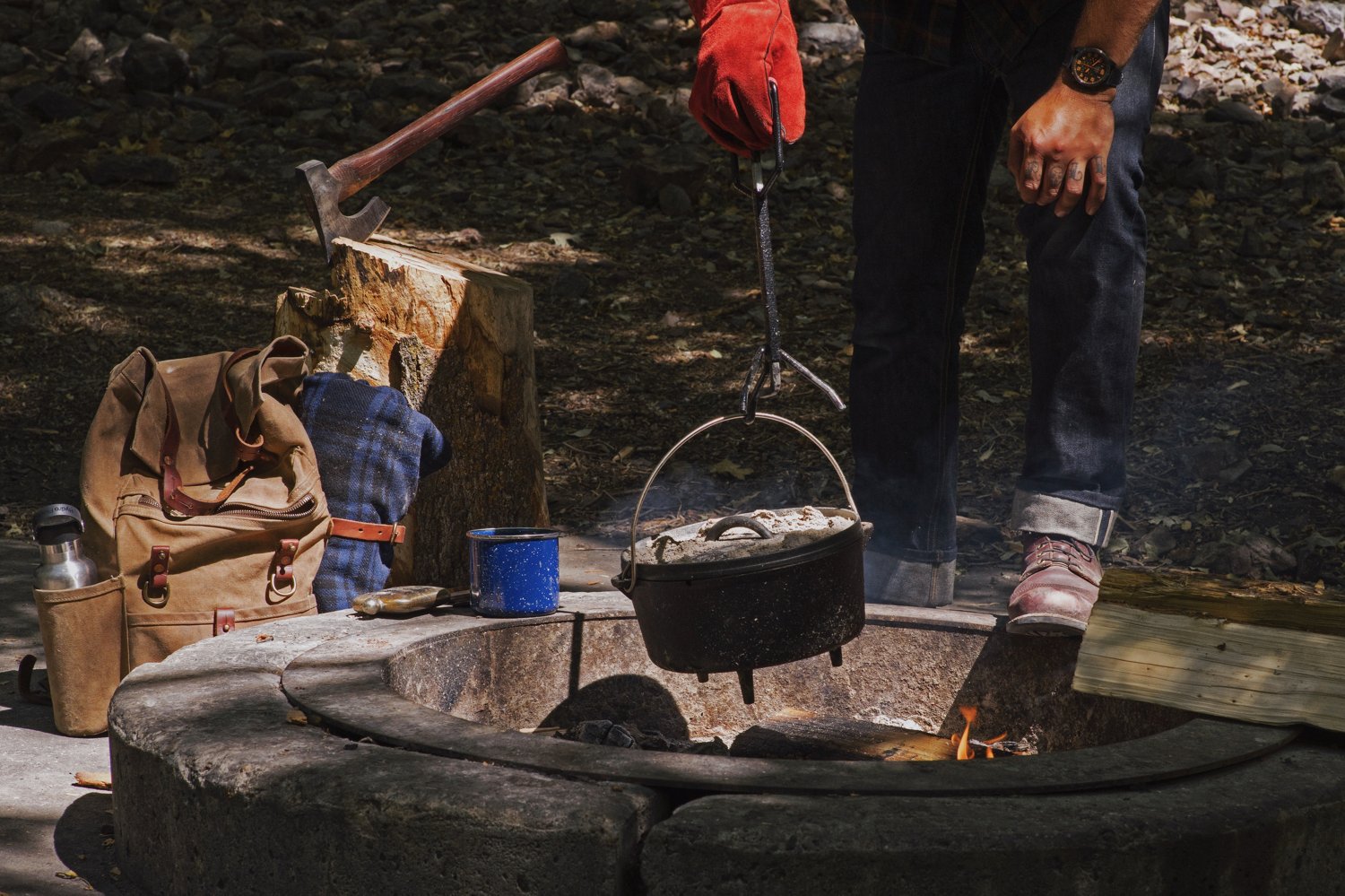 Camp Chef 10 in Cast Iron 5 qt Deep Dutch Oven Academy