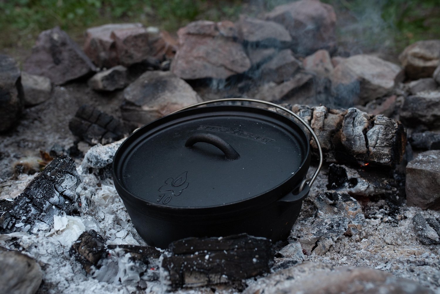 Camp Chef 10 in Cast Iron Classic 4 qt Standard Dutch Oven                                                                       - view number 3