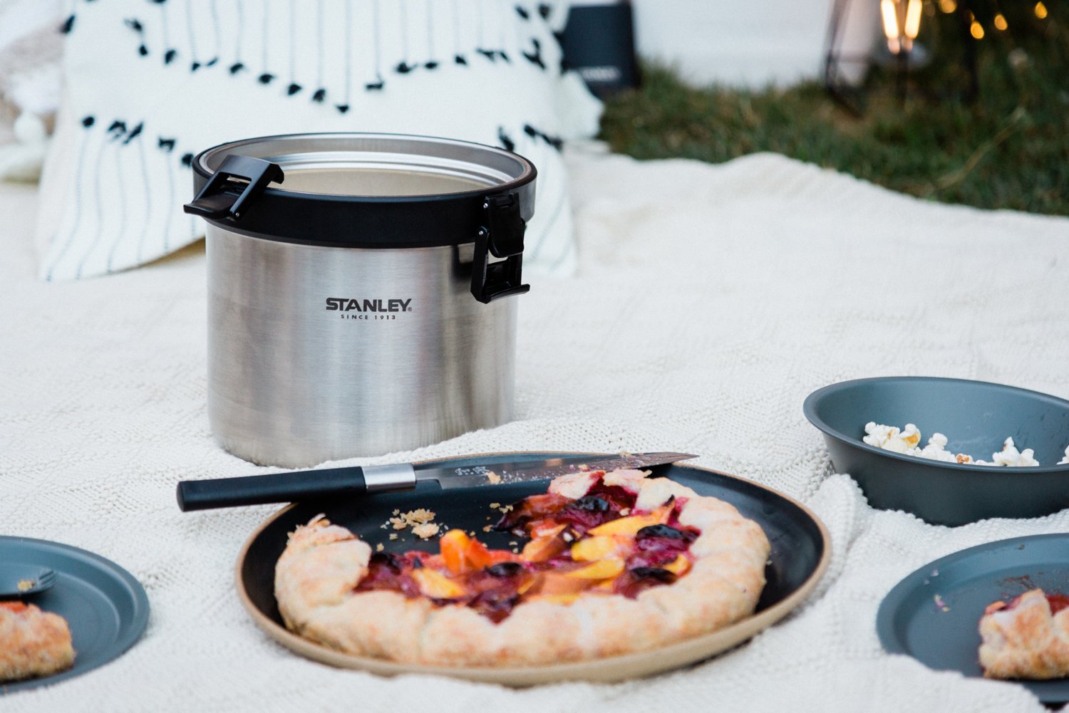 Stanley Adventure Stay Hot Camp 3 qt Crock Pot Academy