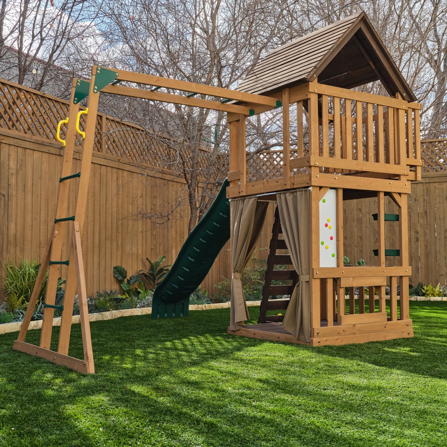 KidKraft Hangout Hideaway Playhouse Academy